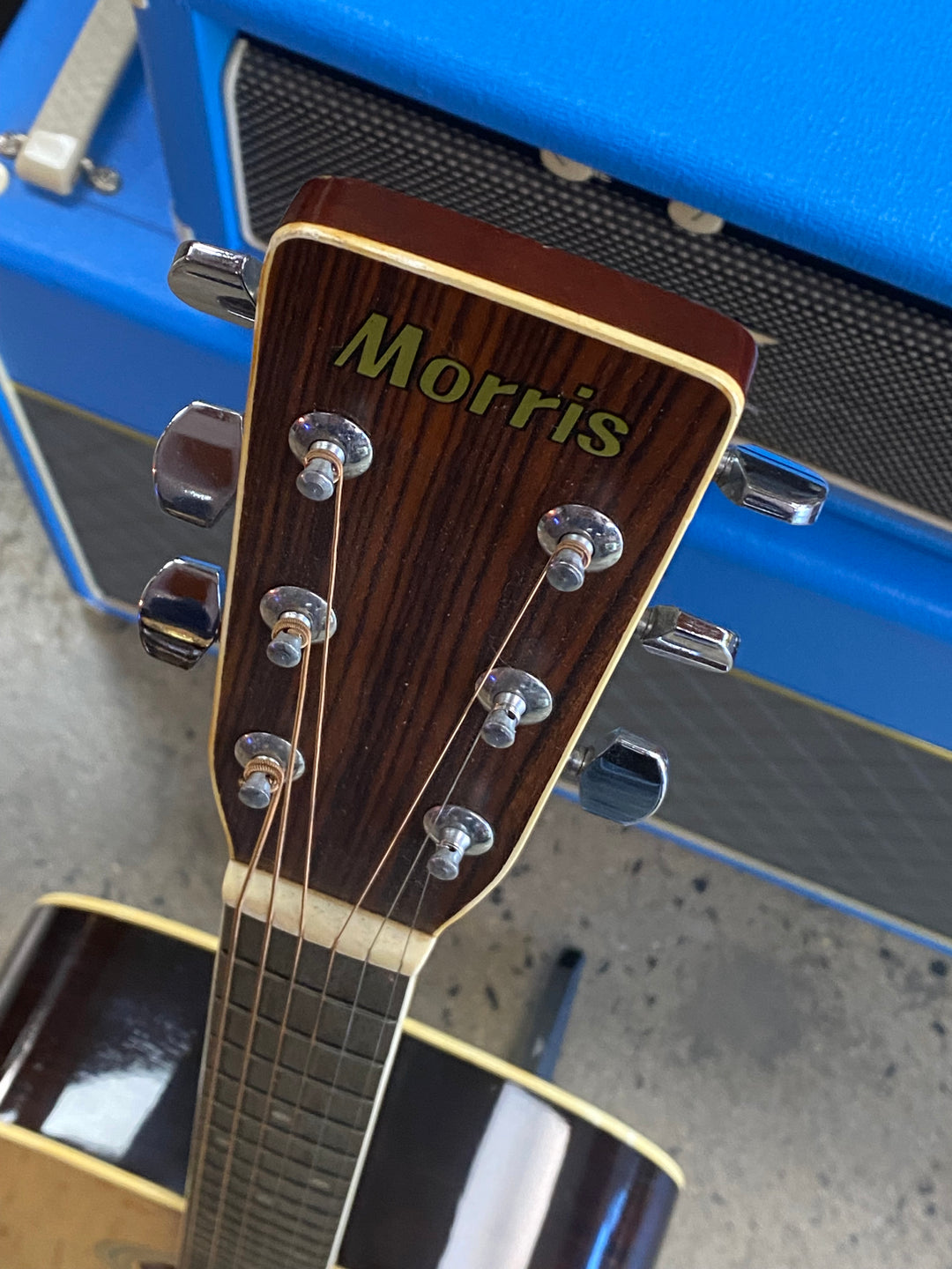 Morris Guitars W-25 Acoustic Guitar w/case ***pre loved***