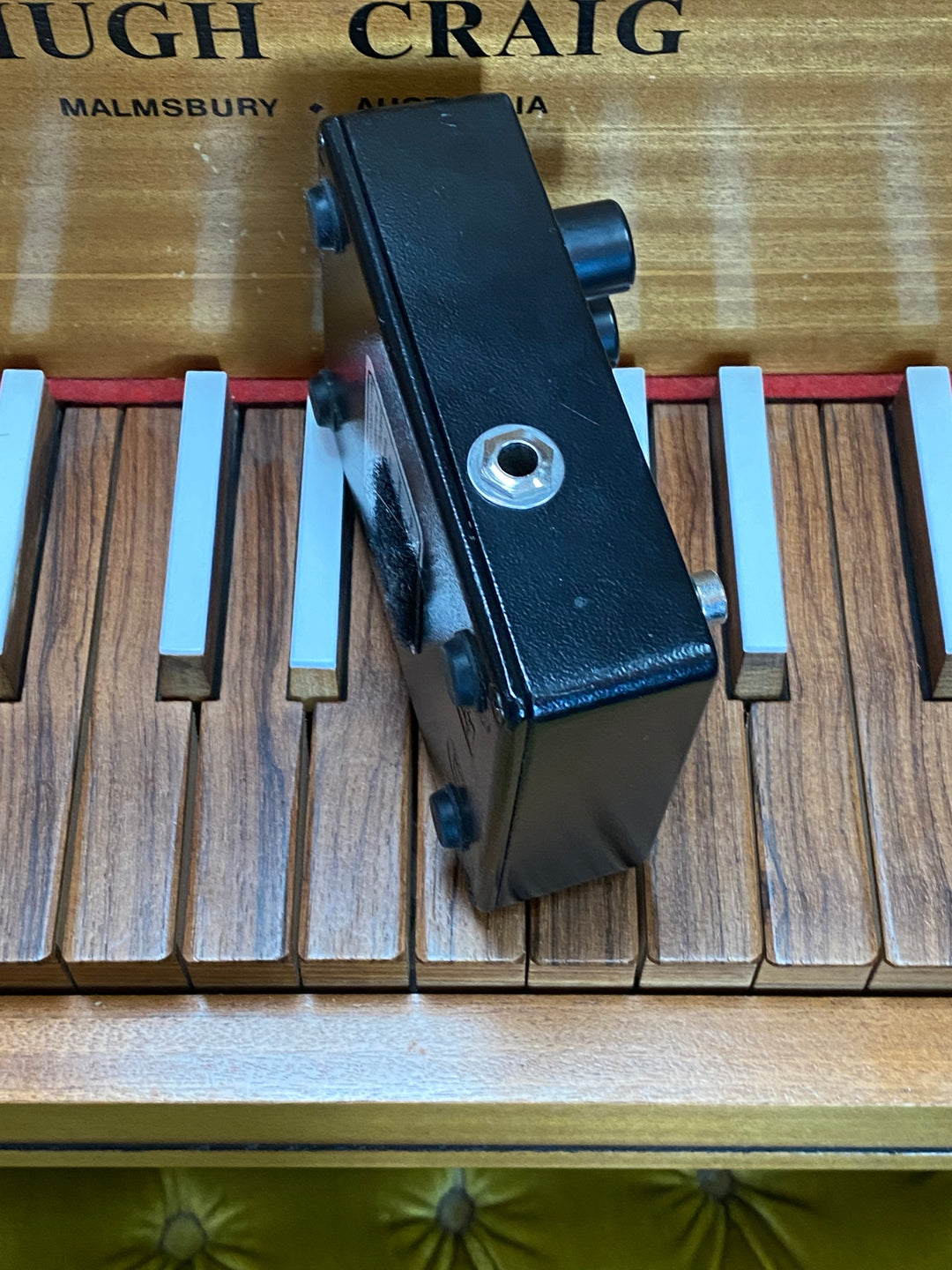 EHX Good Vibes Modulator Pedal w/power supply ***Pre Loved***