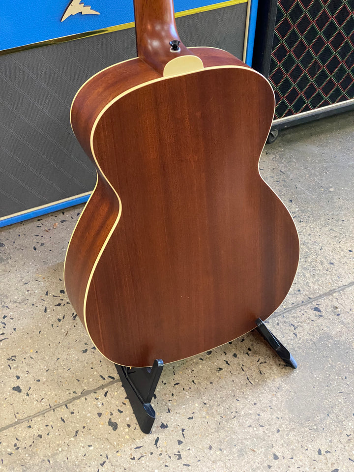 Guild Troubadour M-240E w/LR Baggs & bag ***pre loved***