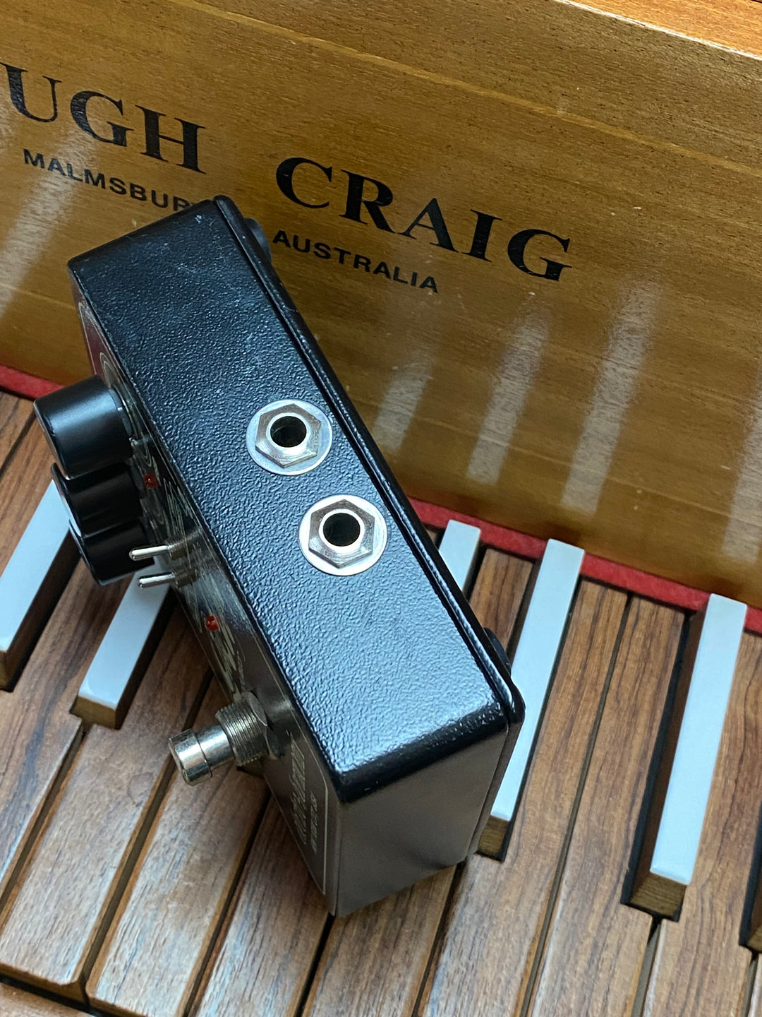 EHX Good Vibes Modulator Pedal w/power supply ***Pre Loved***