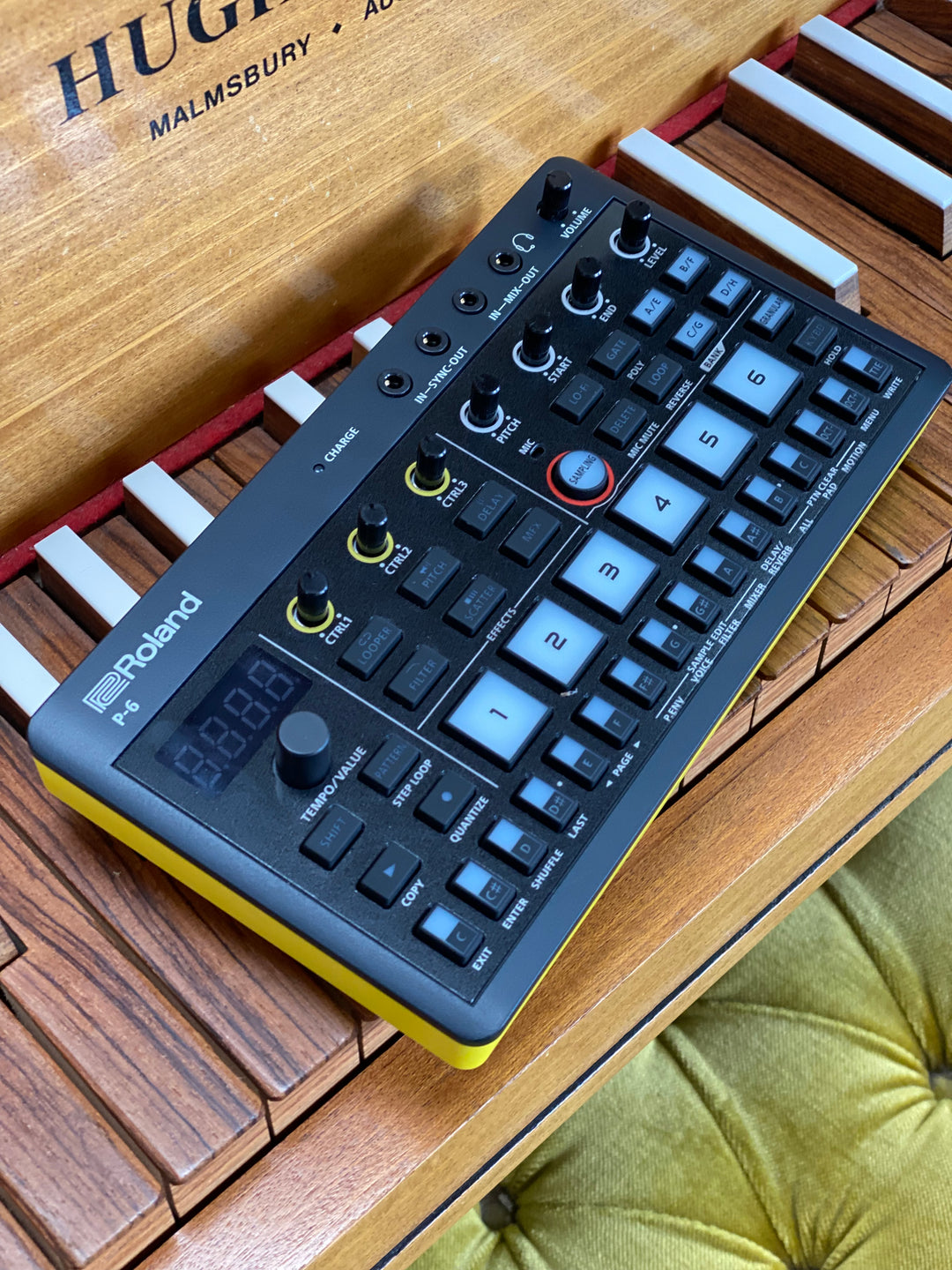 Roland P-6 AIRA Compact Creative Sampler ***pre loved***