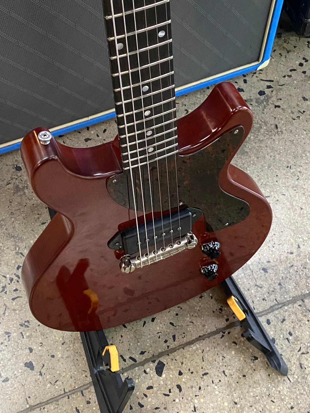 Eastman SB55DC/tv Solid body w/case