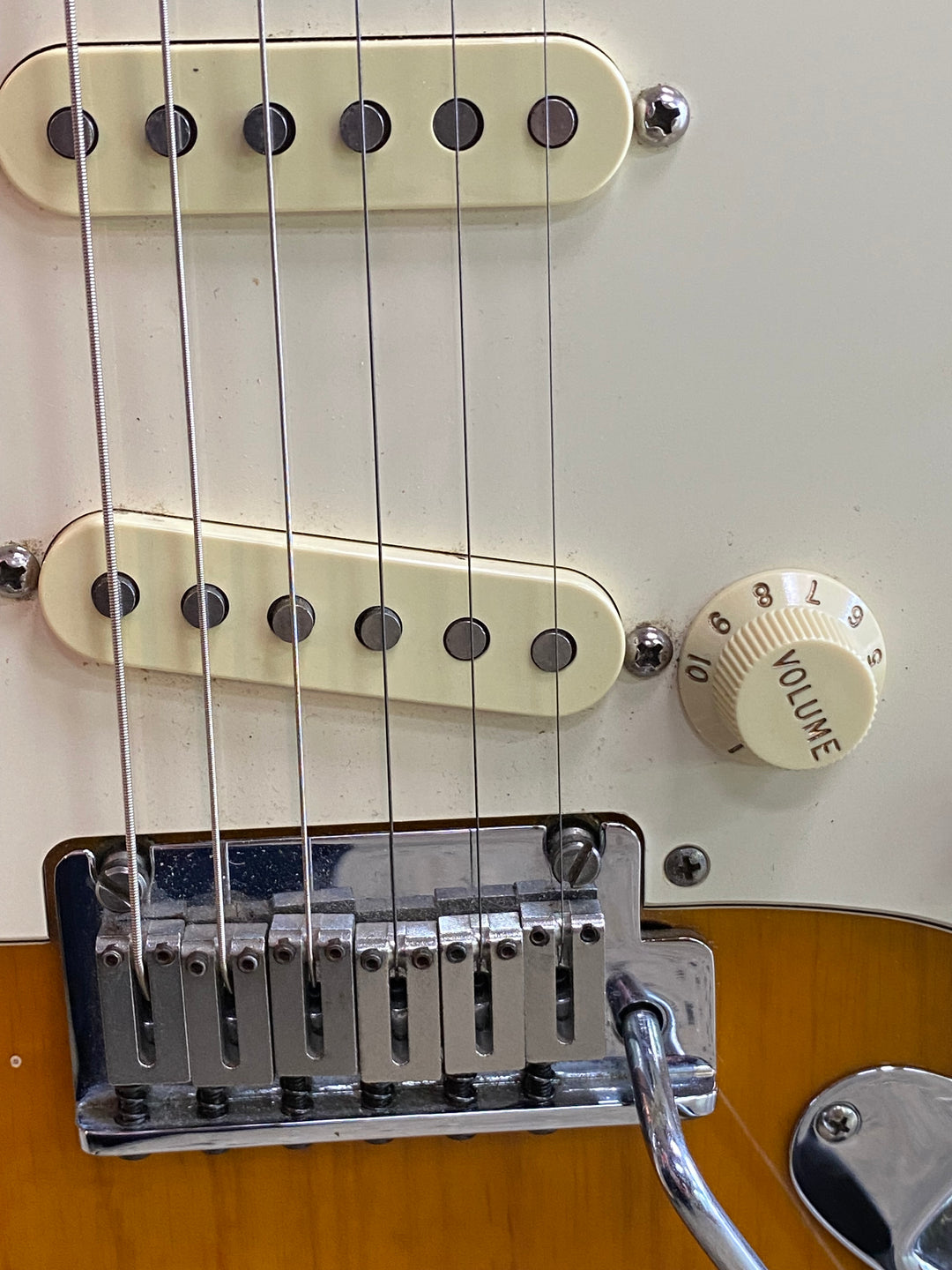 Fender 2001 American Standard Stratocaster Maple Neck 2TSB W/case **Pre Loved**