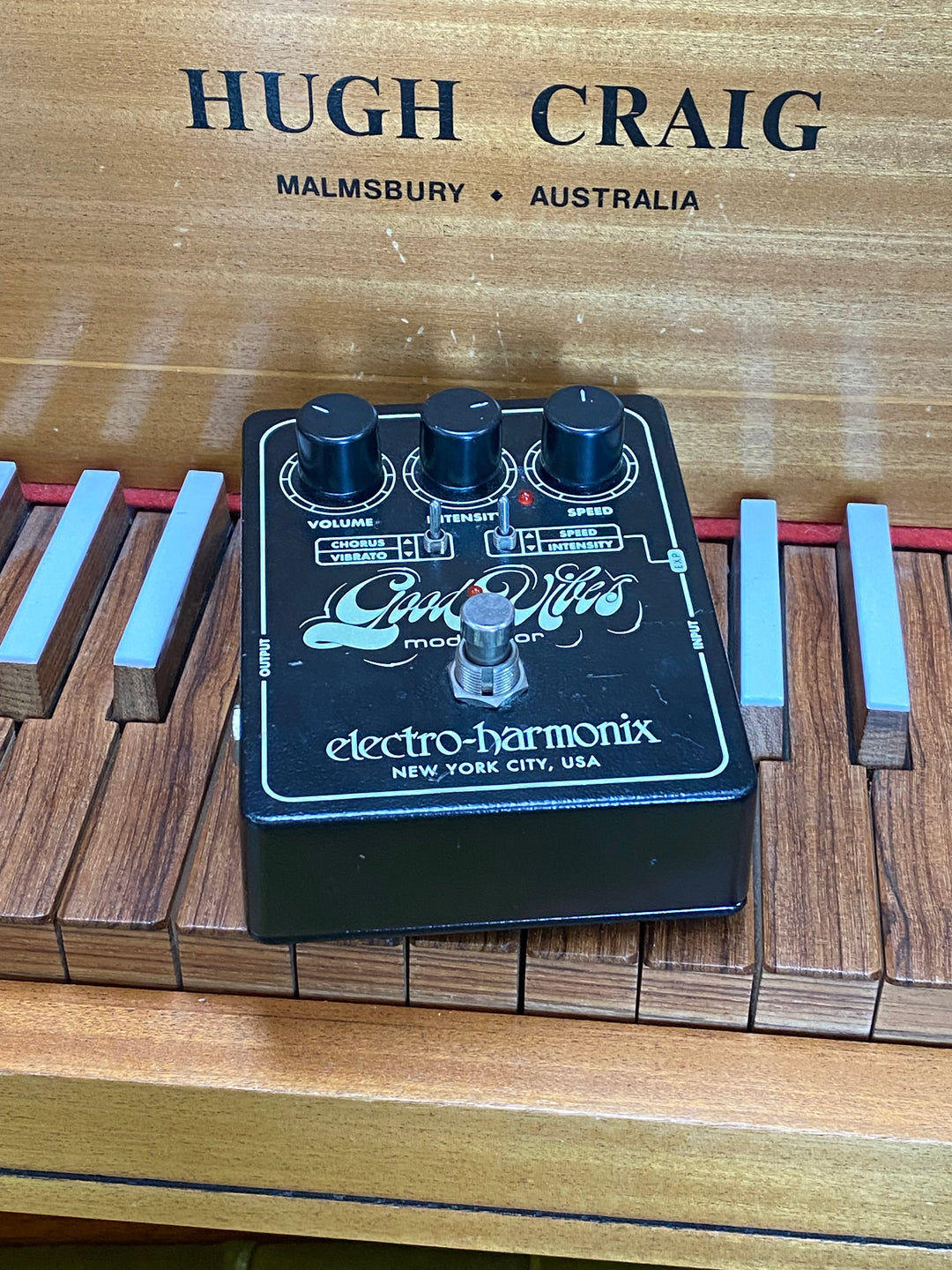 EHX Good Vibes Modulator Pedal w/power supply ***Pre Loved***