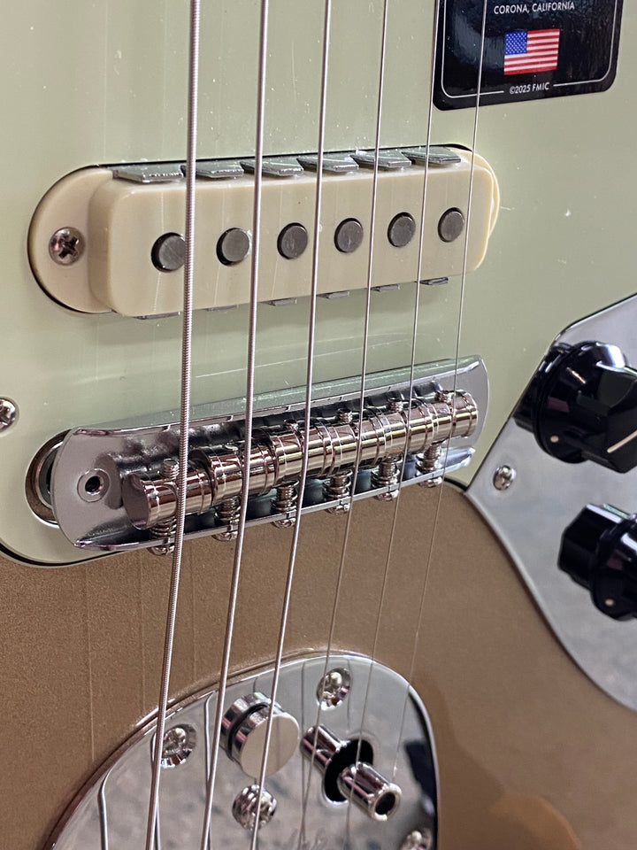 Fender American Professional Classic Jaguar | Faded Firemist Gold