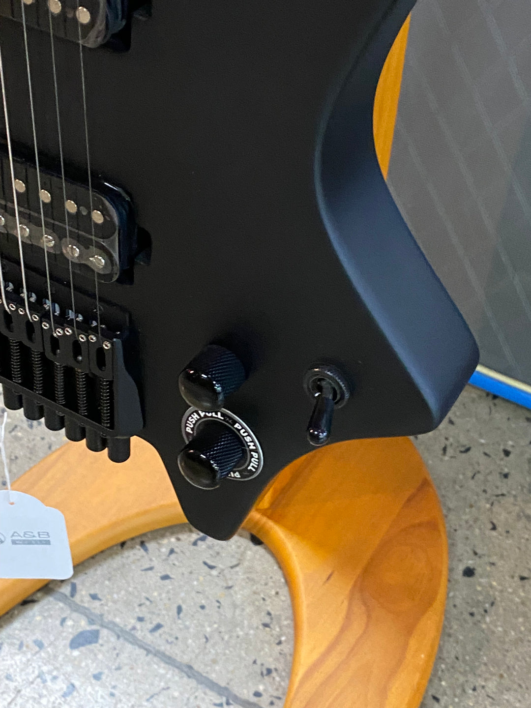 Hils HN3 Headless Electric Guitar | Satin Black