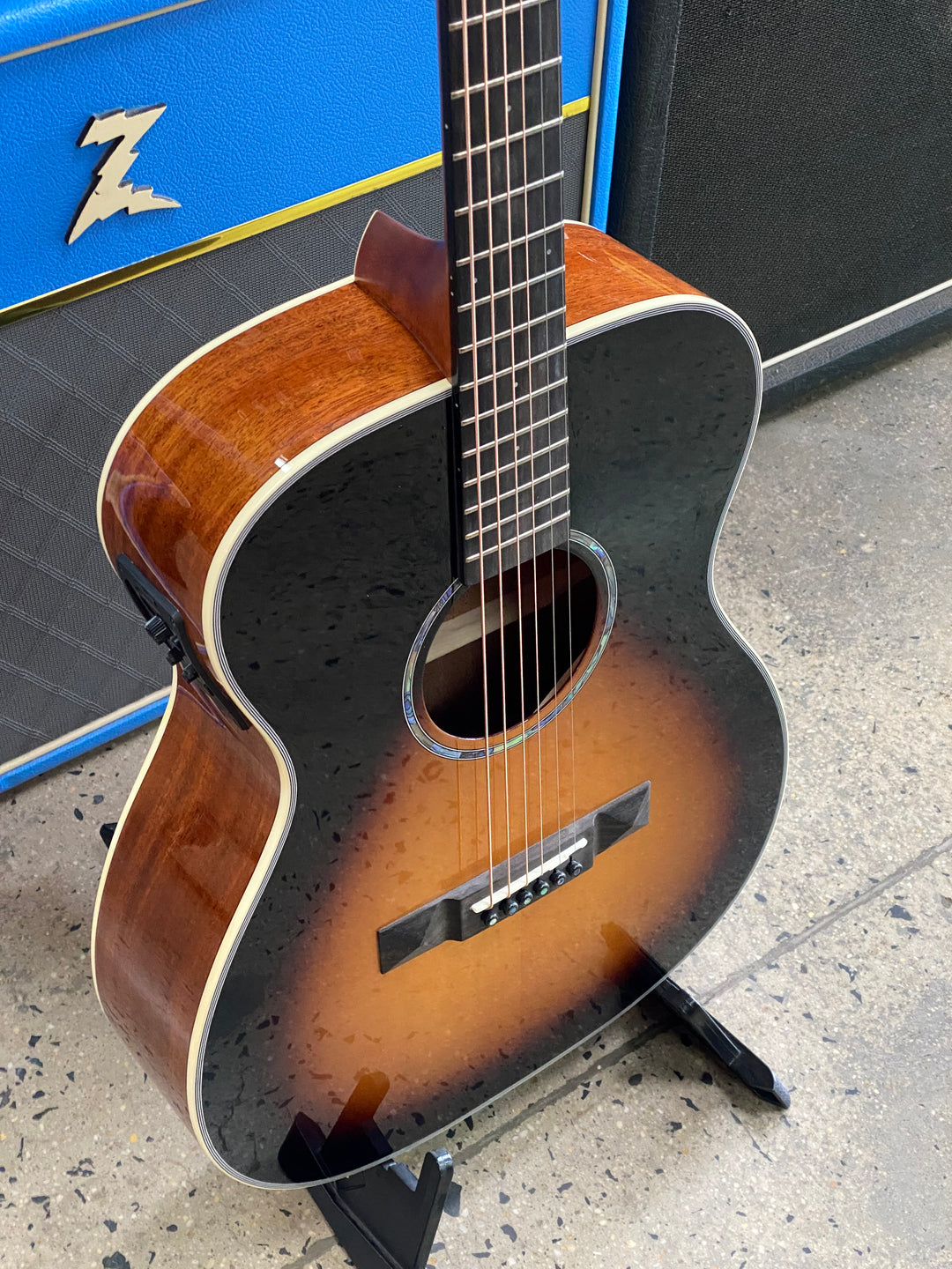 TASMAN TA300O-E OM Acoustic Electric GUITAR SUNBURST W/CASE