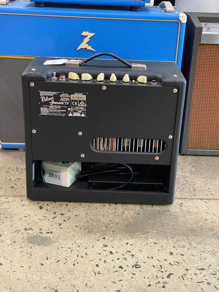 Fender Blues Junior IV 15w Amp w/fswitch ***pre loved***