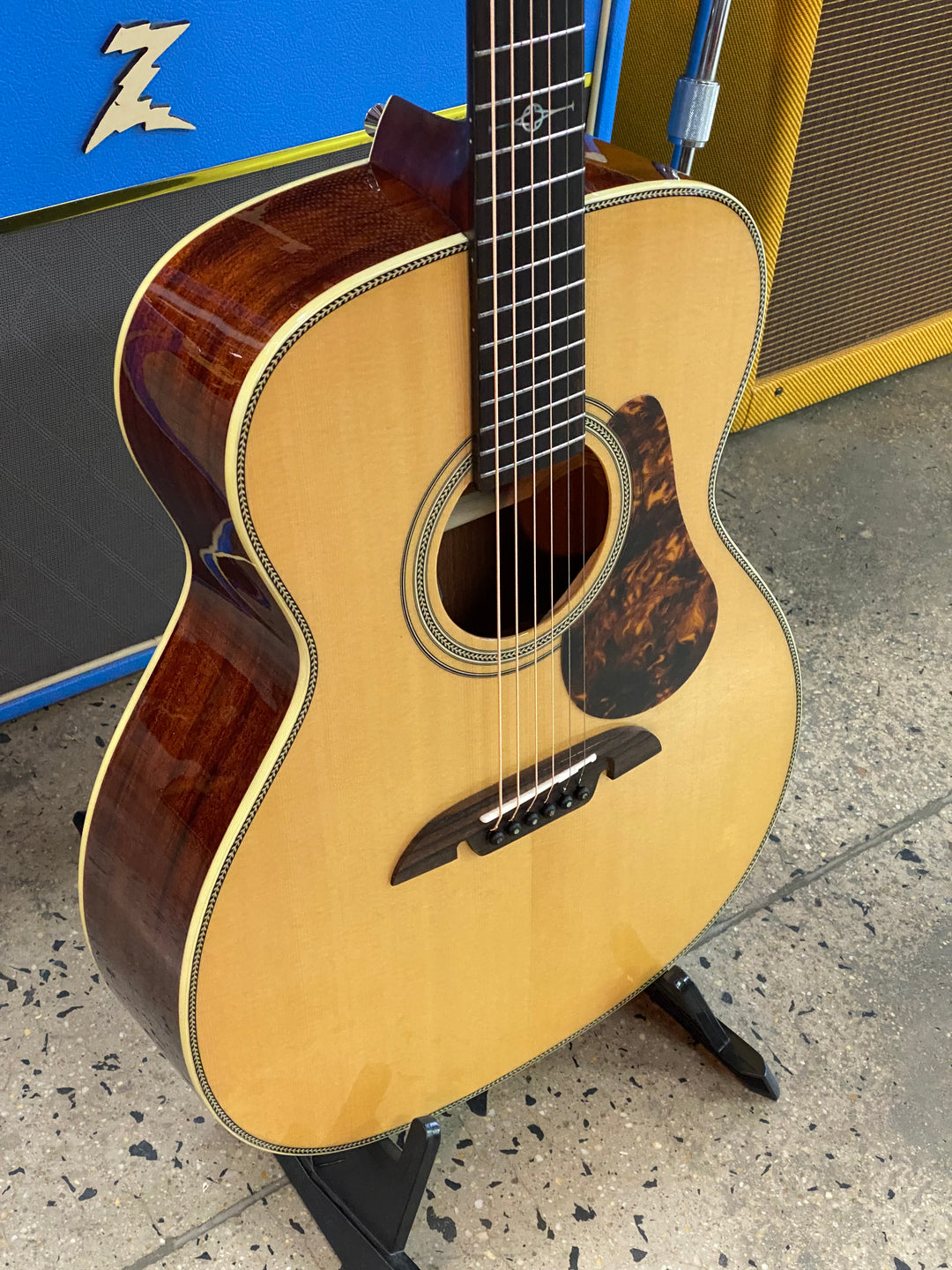 Alvarez Masterwork Folk MF60E Herringbone Acoustic w/pickup