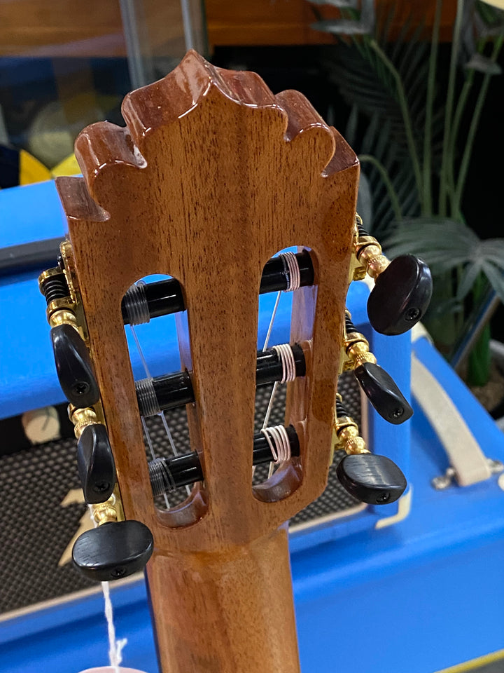 Manuel Rodriguez Concert 4/4 Gloss Academia 40-C Cedar / Zebrano
