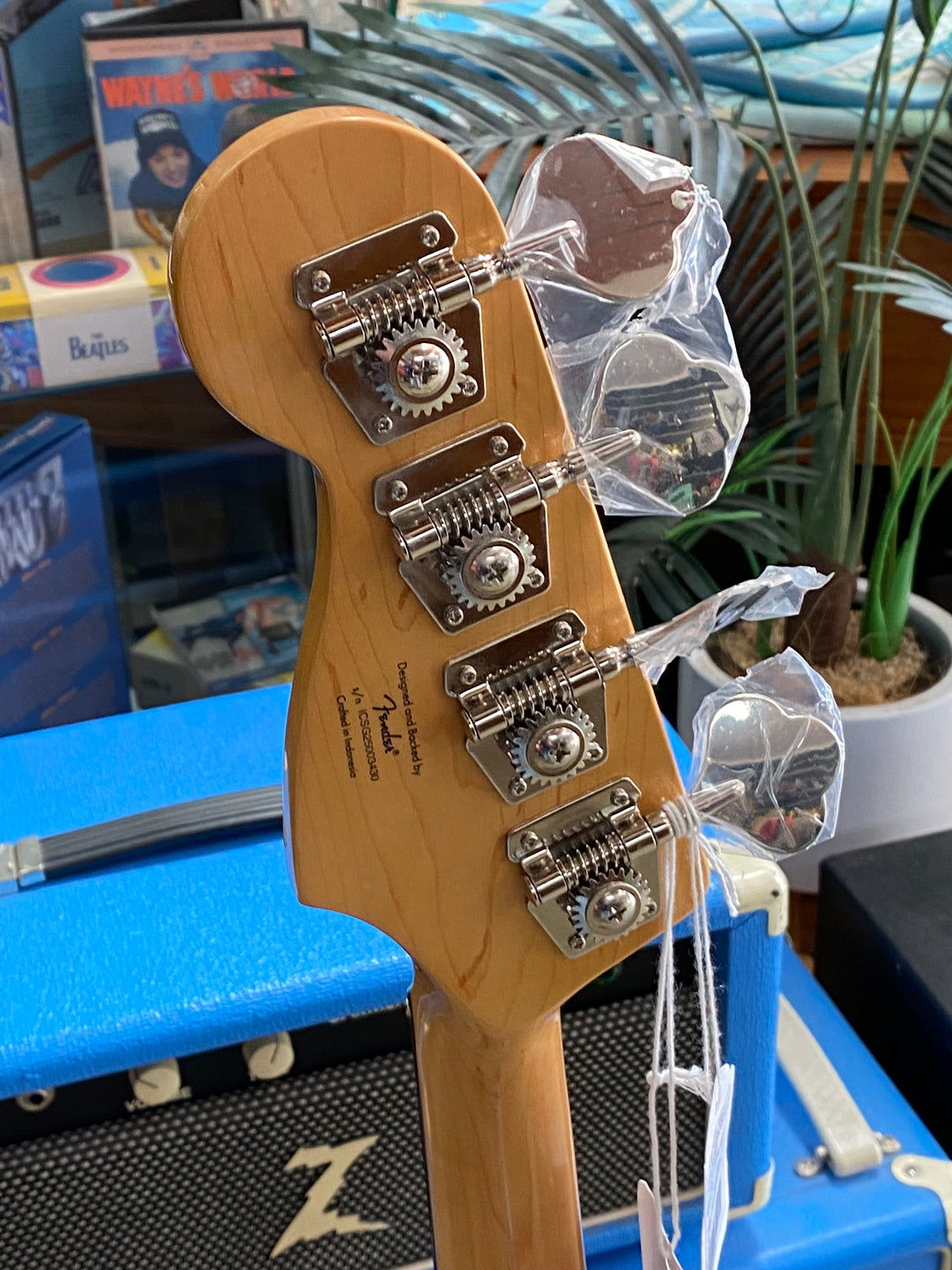 Squier FSR Classic Vibe CV 60s J Bass | Olive