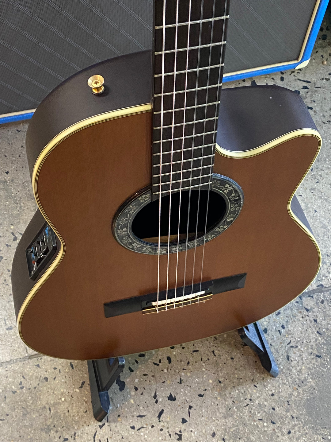 Tornado by Morris MIJ ZV Model Ovation Style Nylon w/pickup ***Pre Loved***