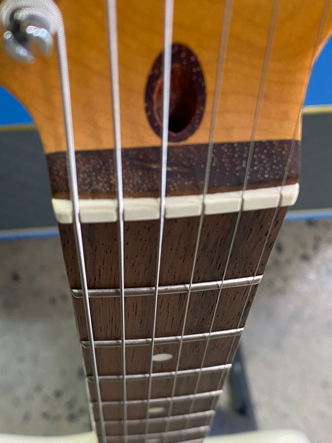 Fender J Mascis Jazzmaster Gold Anodized Pickguard Vintage White