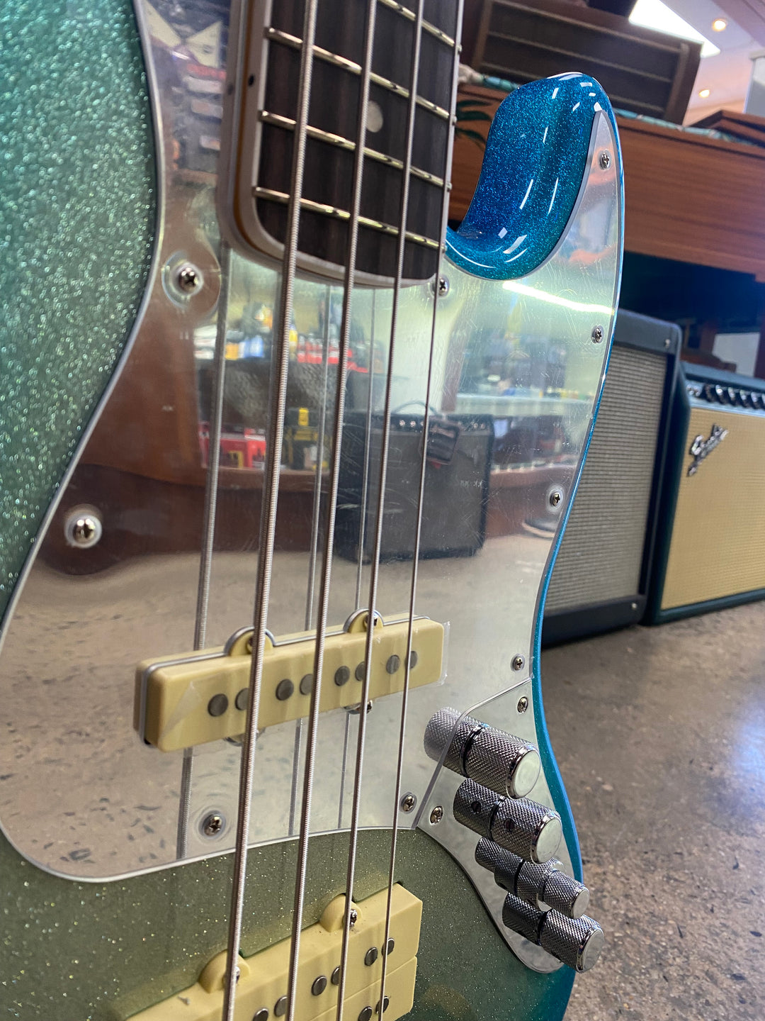 Fender Limited Player Plus x Blu DeTiger Jazz Bass | Sky Burst Sparkle