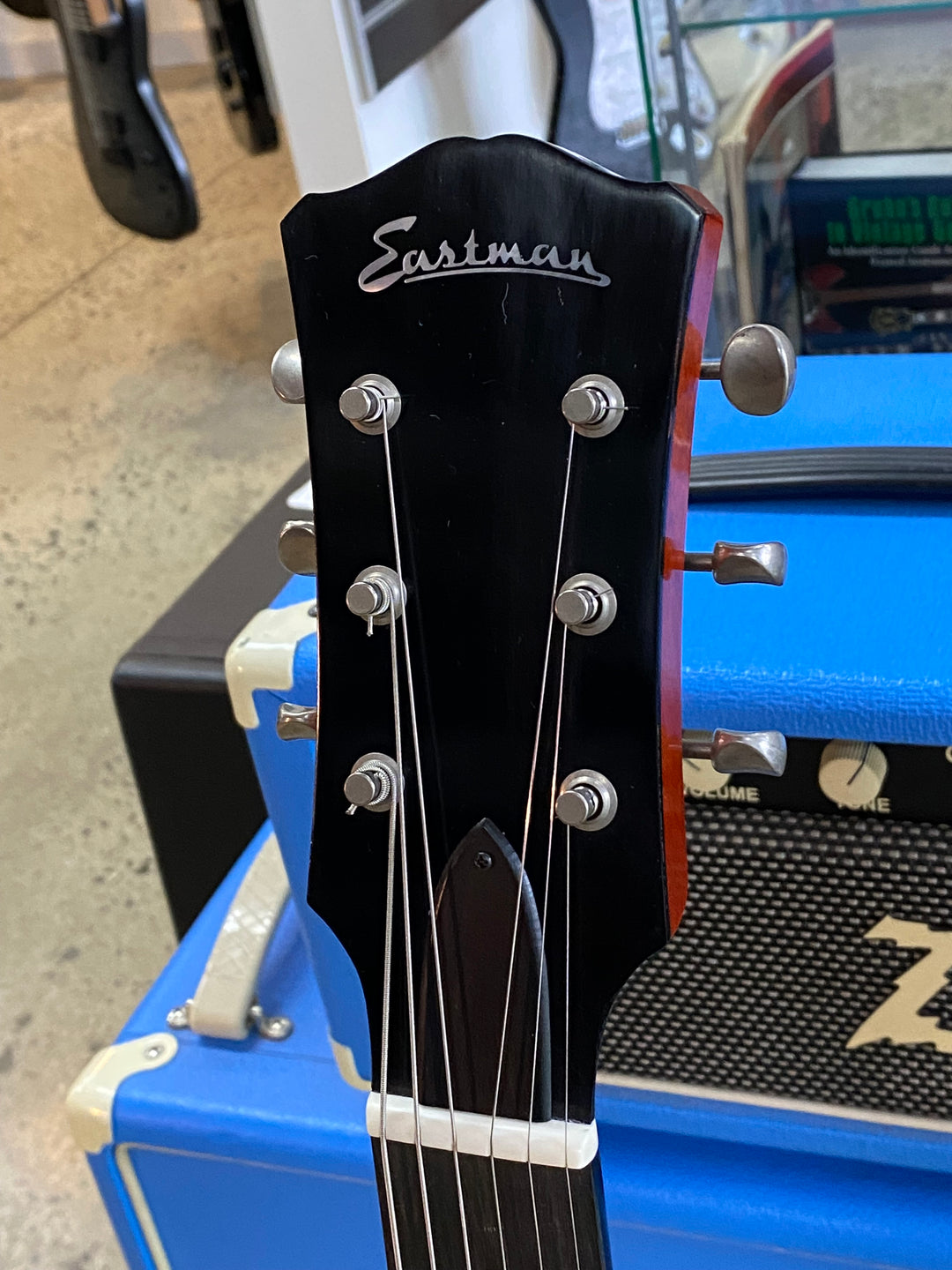 Eastman SB55DC/tv Solid body w/case