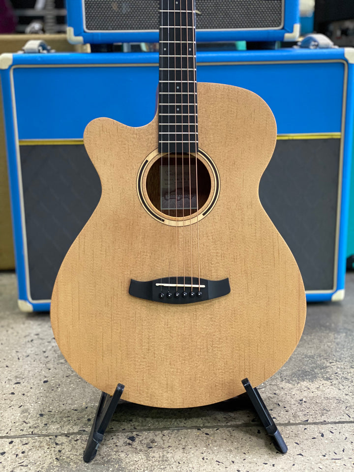 Tanglewood TWR2SFCELH Roadster II Superfolk Cutaway acoustic/electric guitar