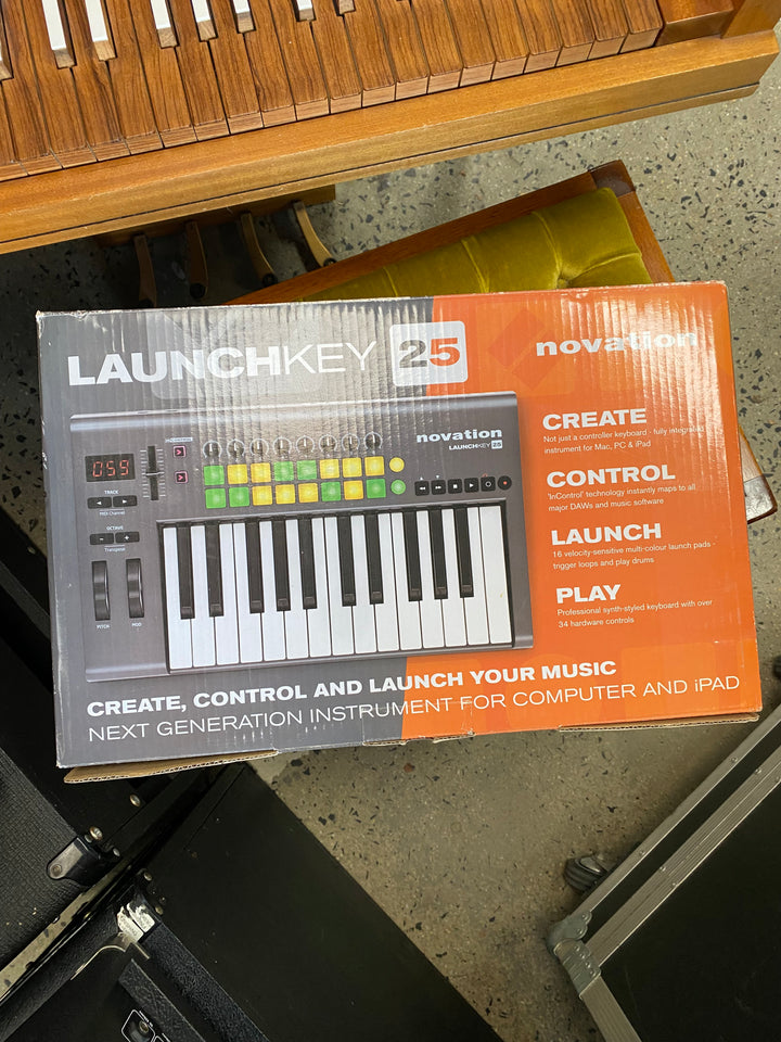 Novation Launchkey 25 V1 Version 1  MK1 W/box ***Pre Loved***