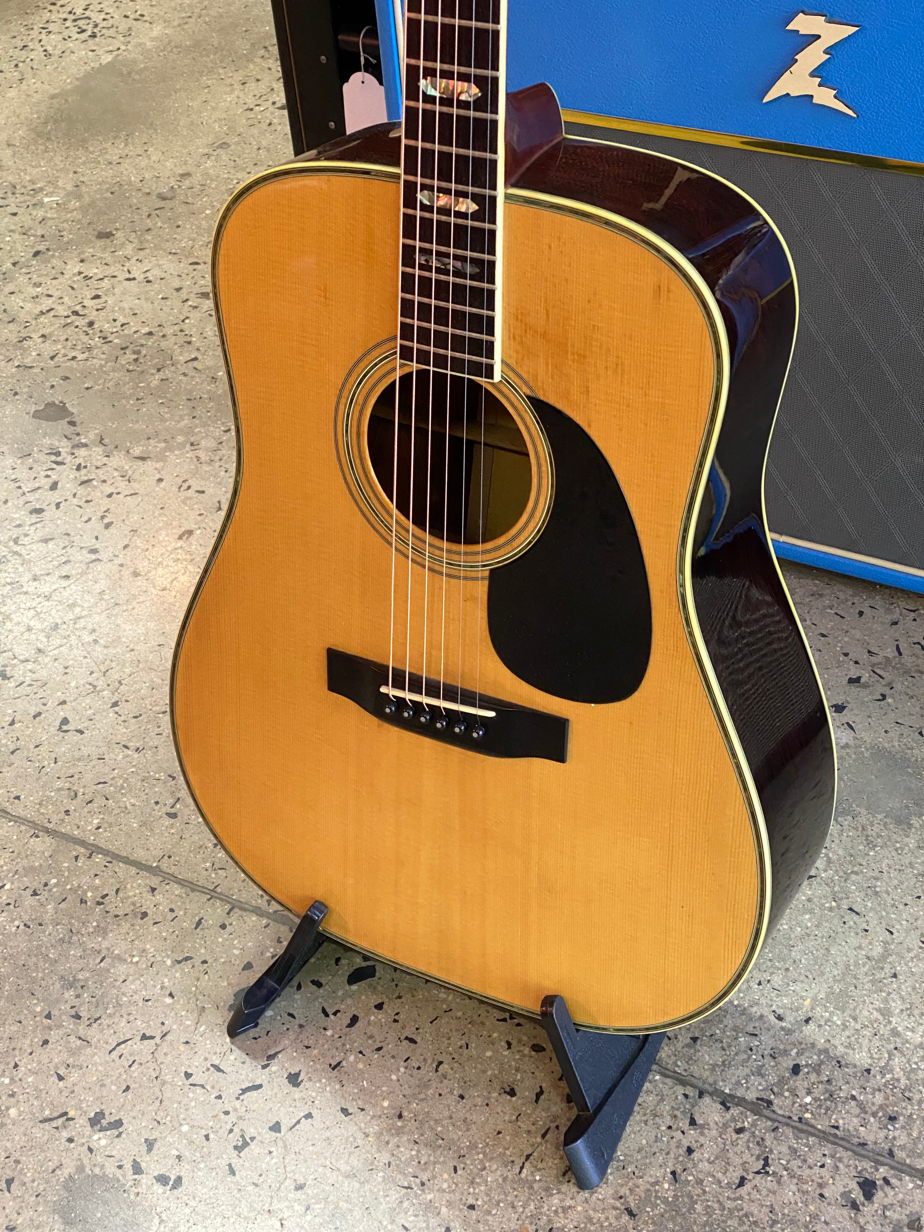 Morris W-60 MIJ Acoustic Guitar Natural W/case ***Pre Loved