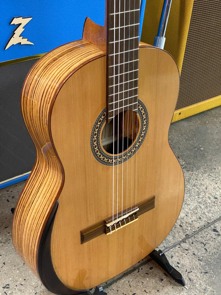 Manuel Rodriguez Concert 4/4 Gloss Academia 40-C Cedar / Zebrano