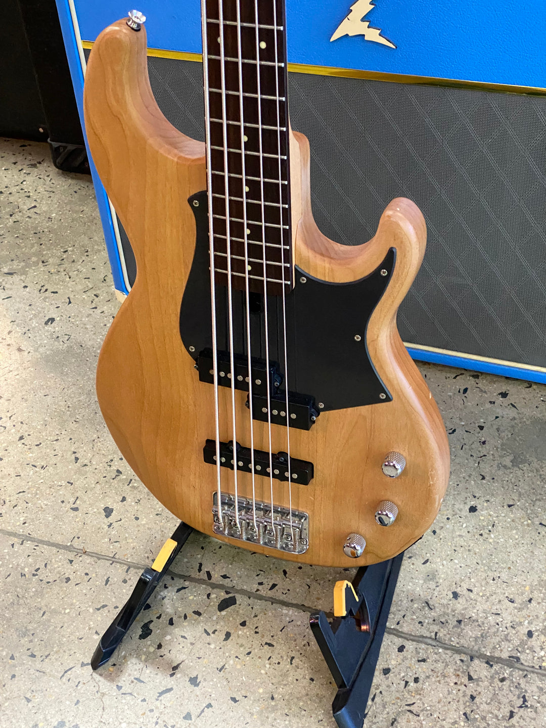 Yamaha BB235 Bass Guitar w/bag | Natural ***pre loved***