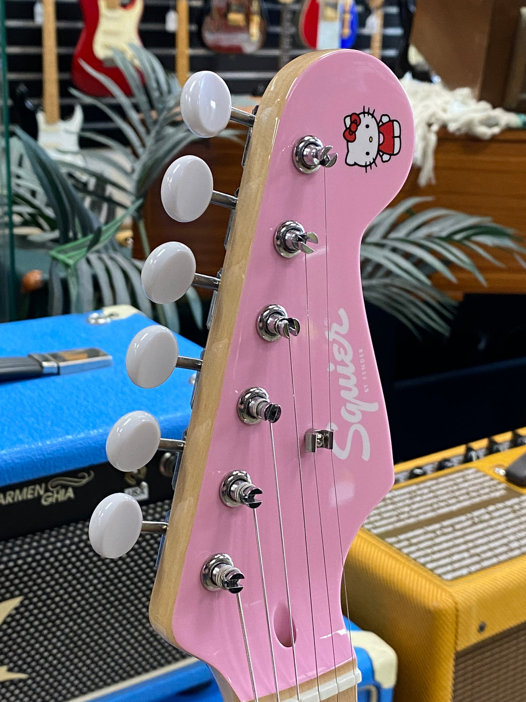 Squier Limited Edition Hello Kitty Stratocaster | Pink