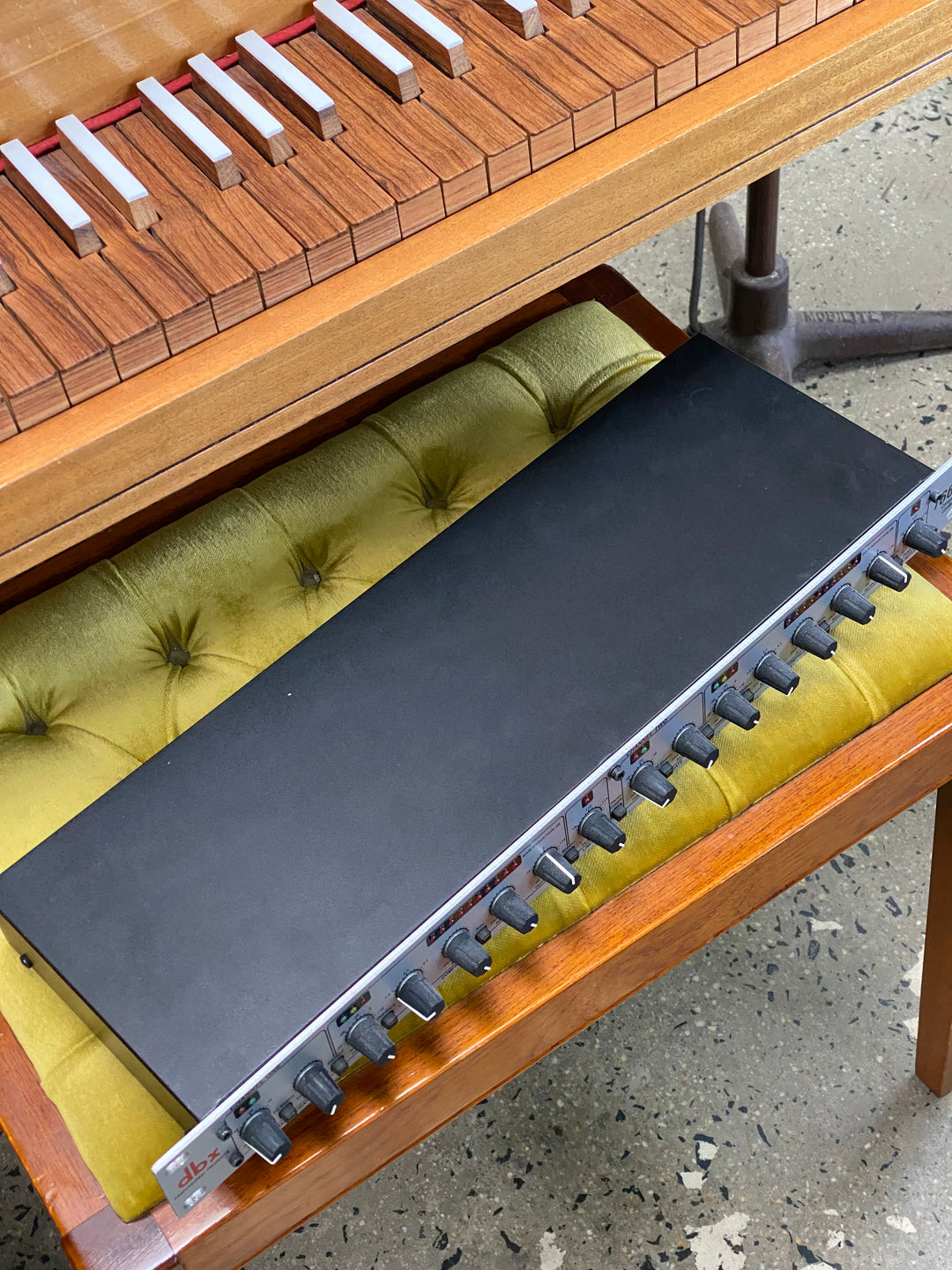 DBX 166 XS Dual Compressor Limiter Gate