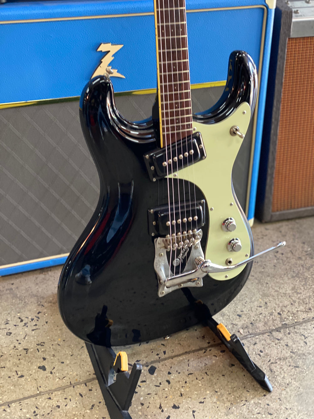 Mosrite MIJ Reissue Ventures w/case | Black ***pre loved***