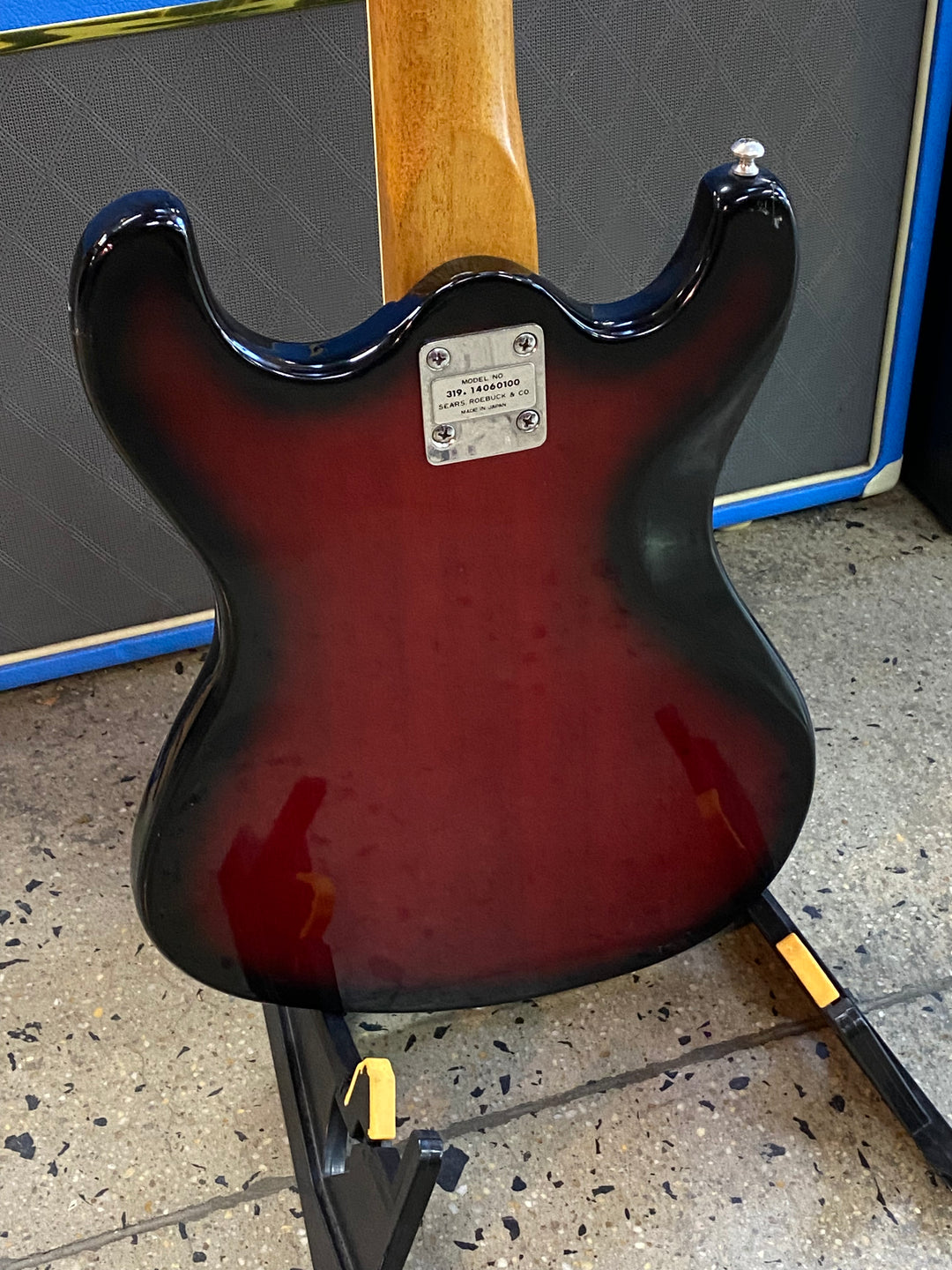 Silvertone/Teisco by Sears 1971 Model 1406 w/case ***pre loved***