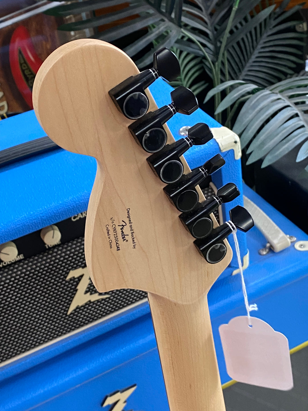 Squier by Fender Affinity Strat HSS | Metallic Black