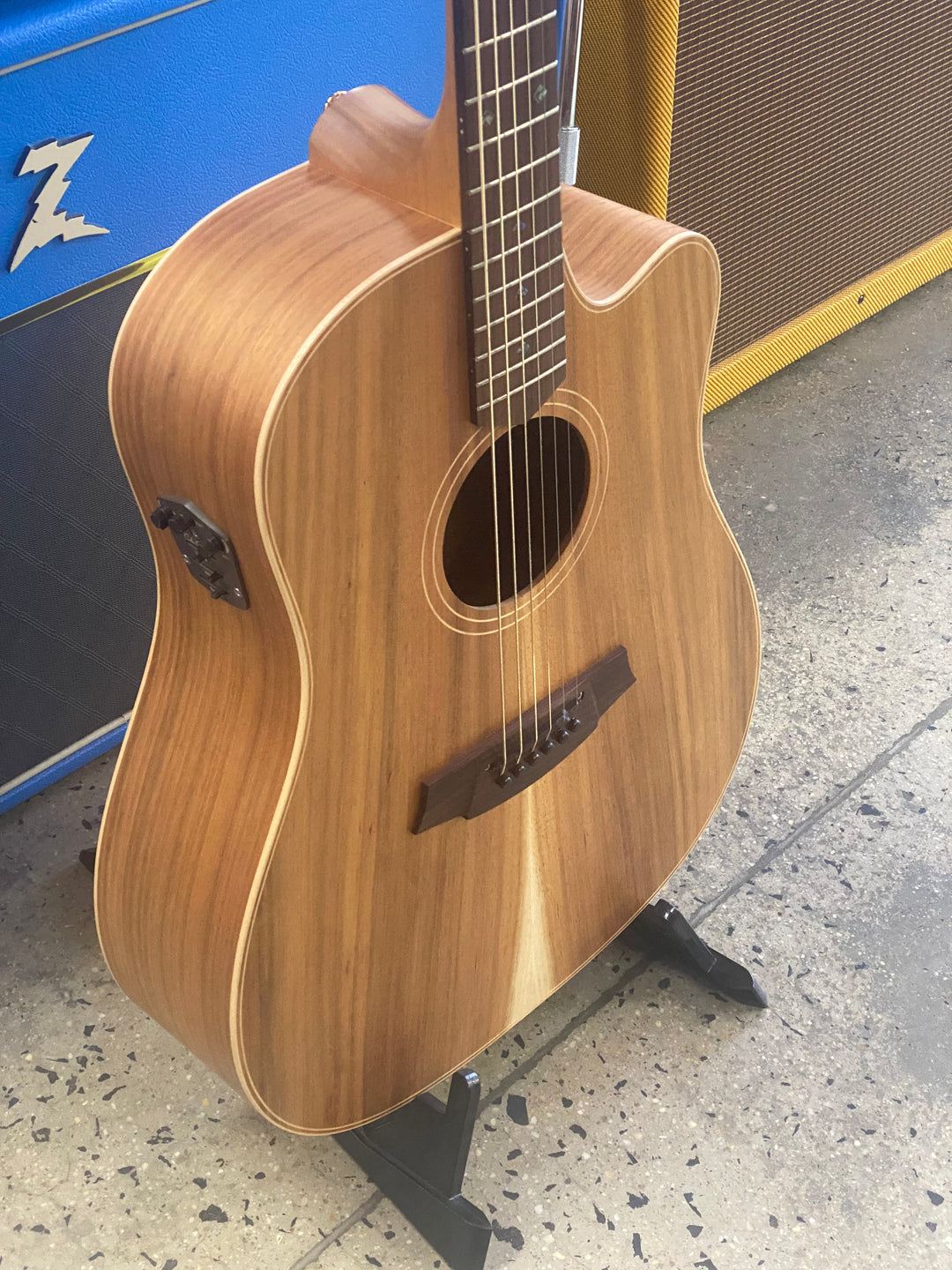 Cole Clark 2016 FL2EC-BLBL W/Rosewood Fretboard & Bridge W/case ***Pre Loved***