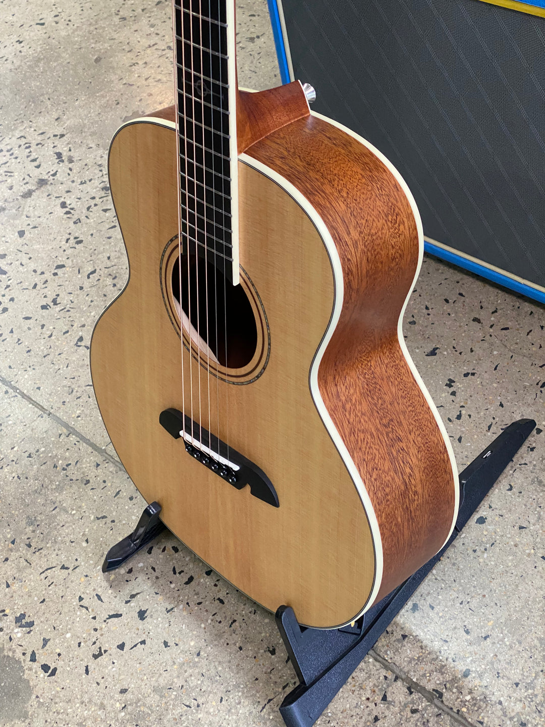 Alvarez LJ2E 'Little Jumbo' Acoustic Electric Guitar