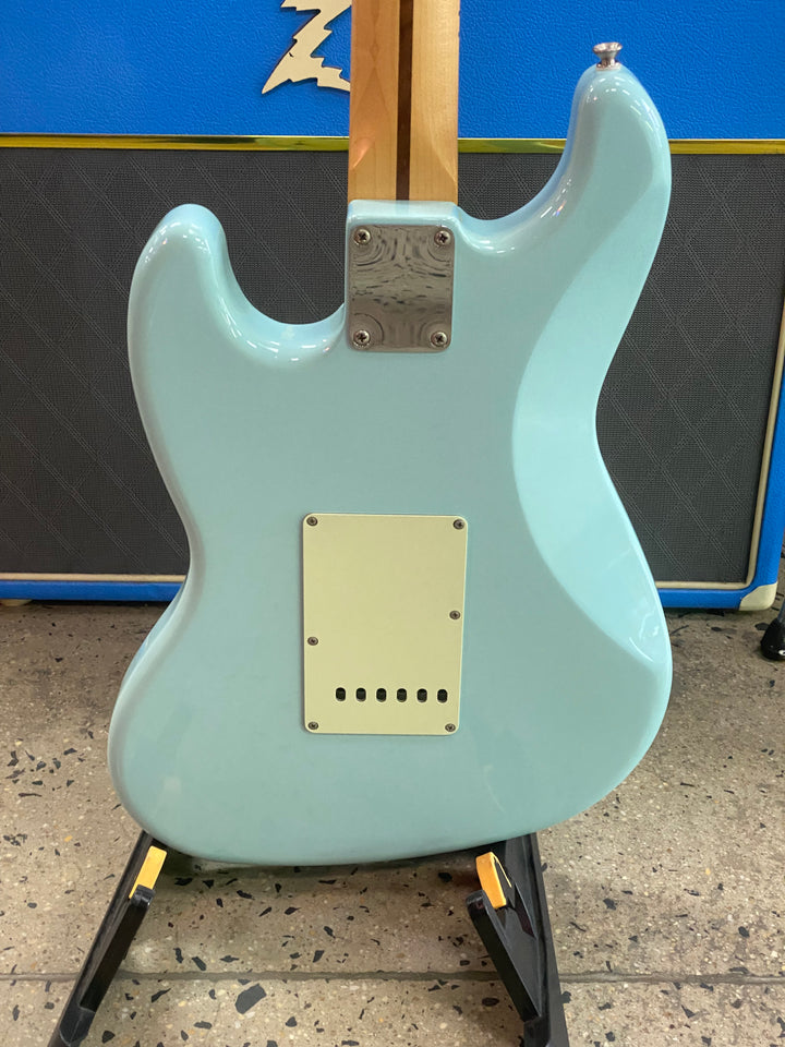 Fender 2019 Sixty-Six Alternate Reality Series Daphne Blue W/case ***Pre Loved***