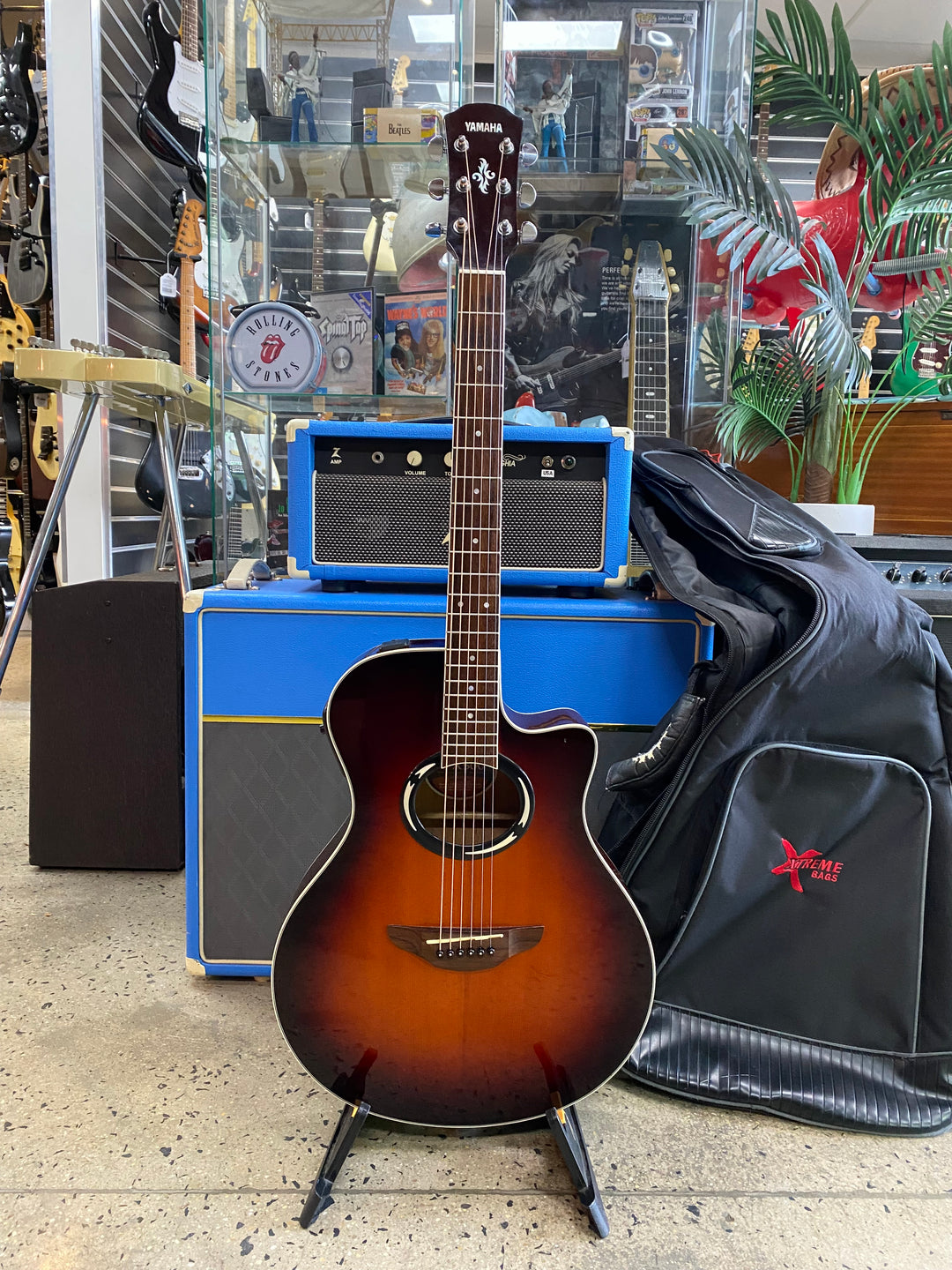 Yamaha APX500 V1 Thinline Acoustic Electric Guitar OVS W/bag ***Pre Loved***