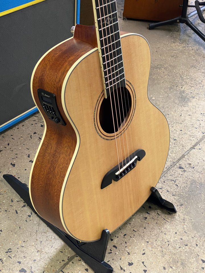 Alvarez LJ2E 'Little Jumbo' Acoustic Electric Guitar