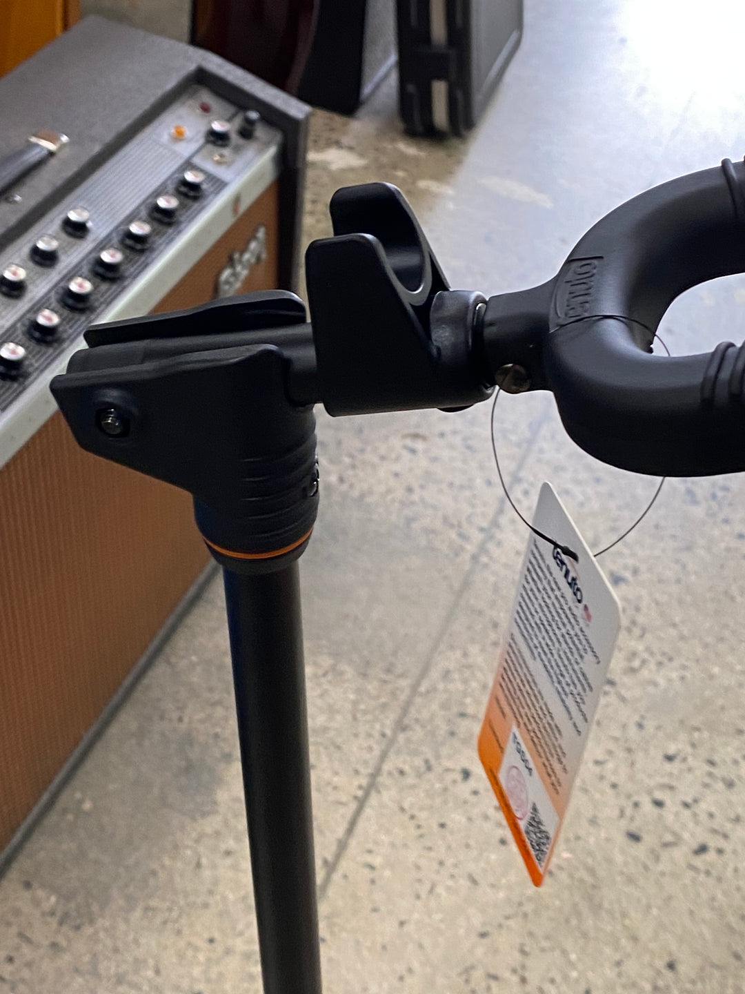 Tenuto Hanging Guitar Stand Self Locking