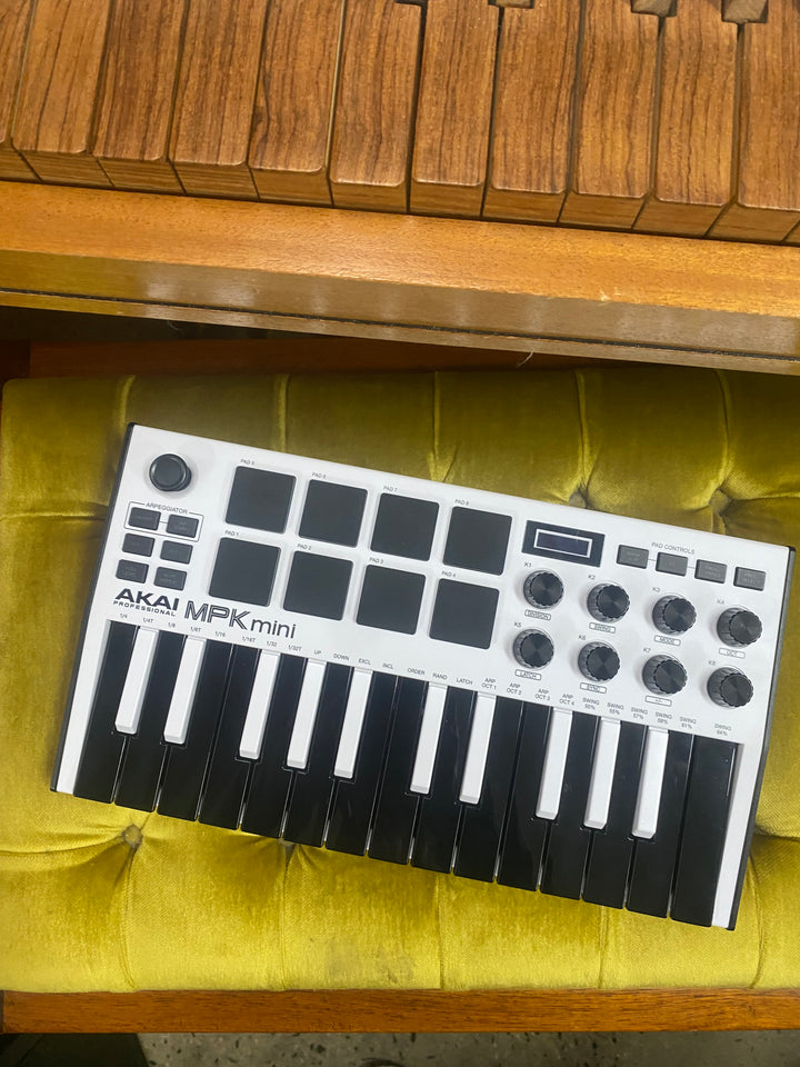 Akai Professional MPK mini mk3 Keyboard Controller W/box ***Pre Loved***