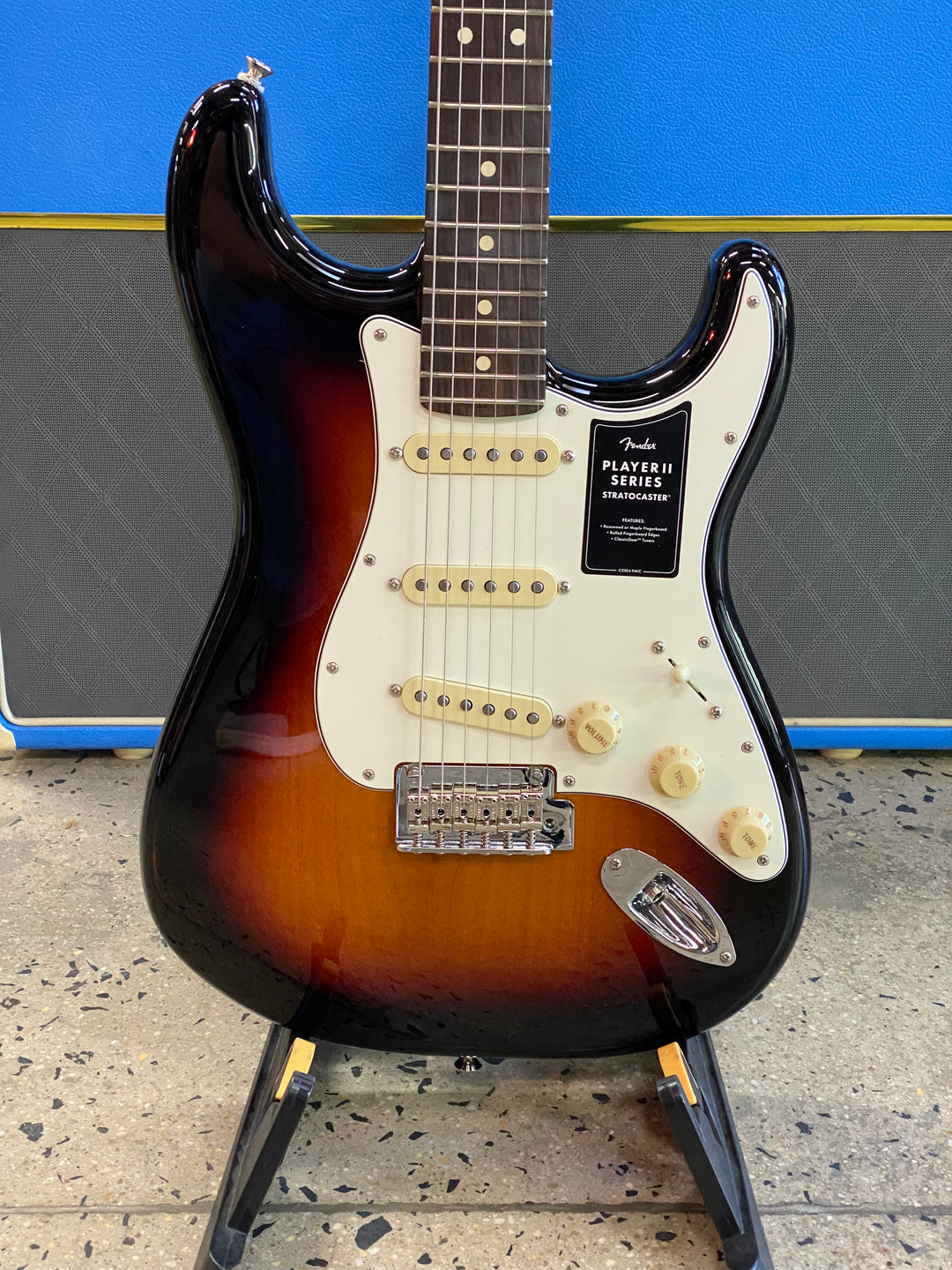 Fender Player II Stratocaster Rosewood Fingerboard | 3-Color Sunburst