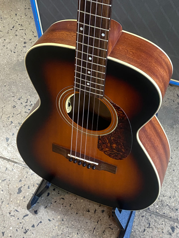 Guild Troubadour M-240E w/LR Baggs & bag ***pre loved***
