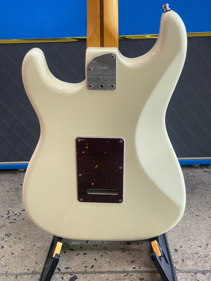 Fender 2023 AM Pro II Stratocaster HSS Maple Fingerboard OLW W/case ***Pre Loved***
