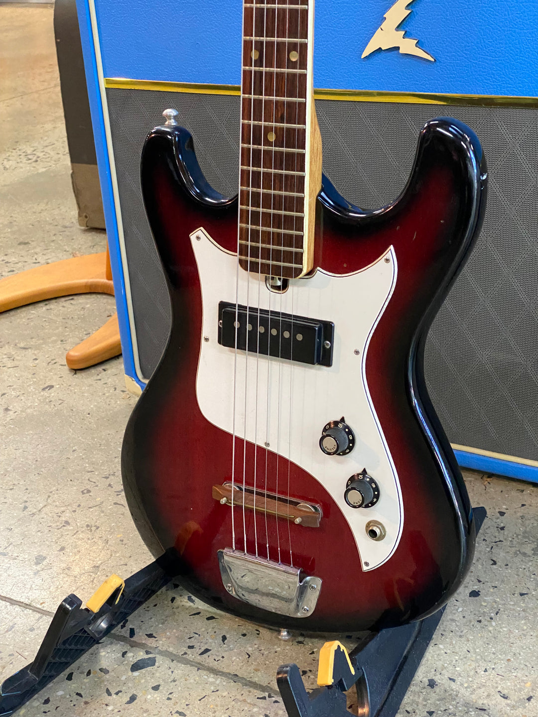 Silvertone/Teisco by Sears 1971 Model 1406 w/case ***pre loved***
