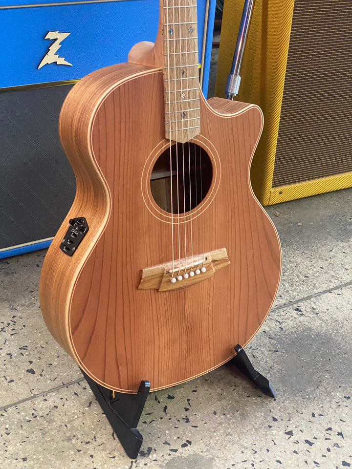 Cole Clark AN2EC-RDBL Redwood Top, Blackwood back and sides