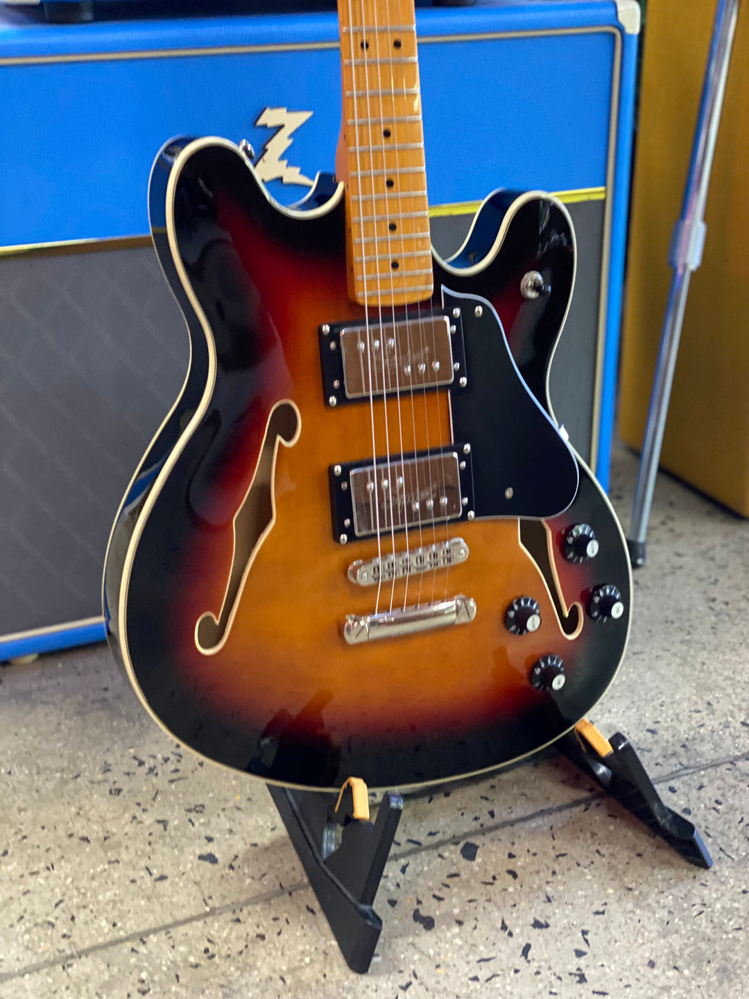 Squier Classic Vibe 2021 Starcaster 3-Color Sunburst ***pre loved***