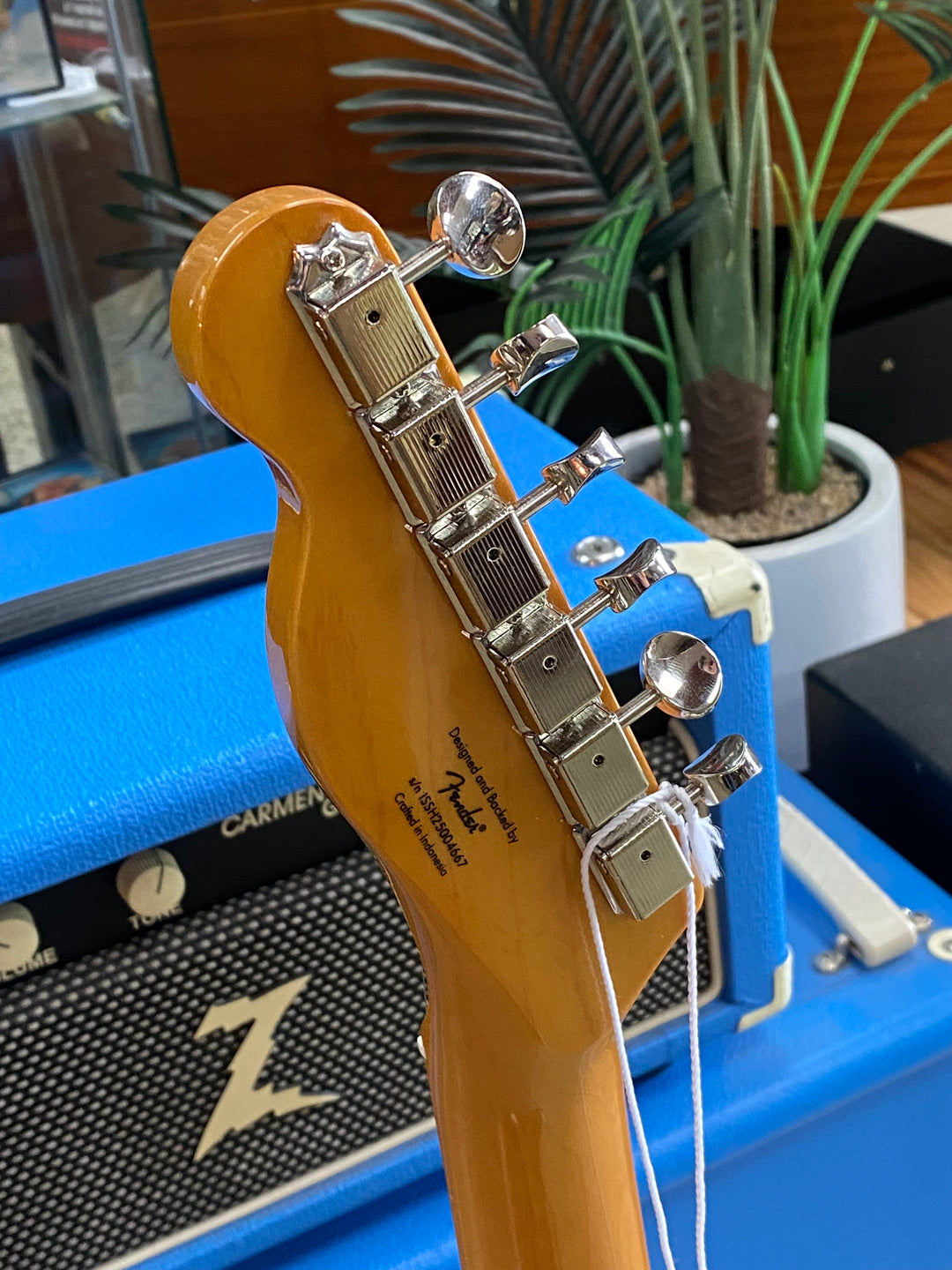 Squier FSR Classic Vibe Custom SH Wide Range Telecaster | Black