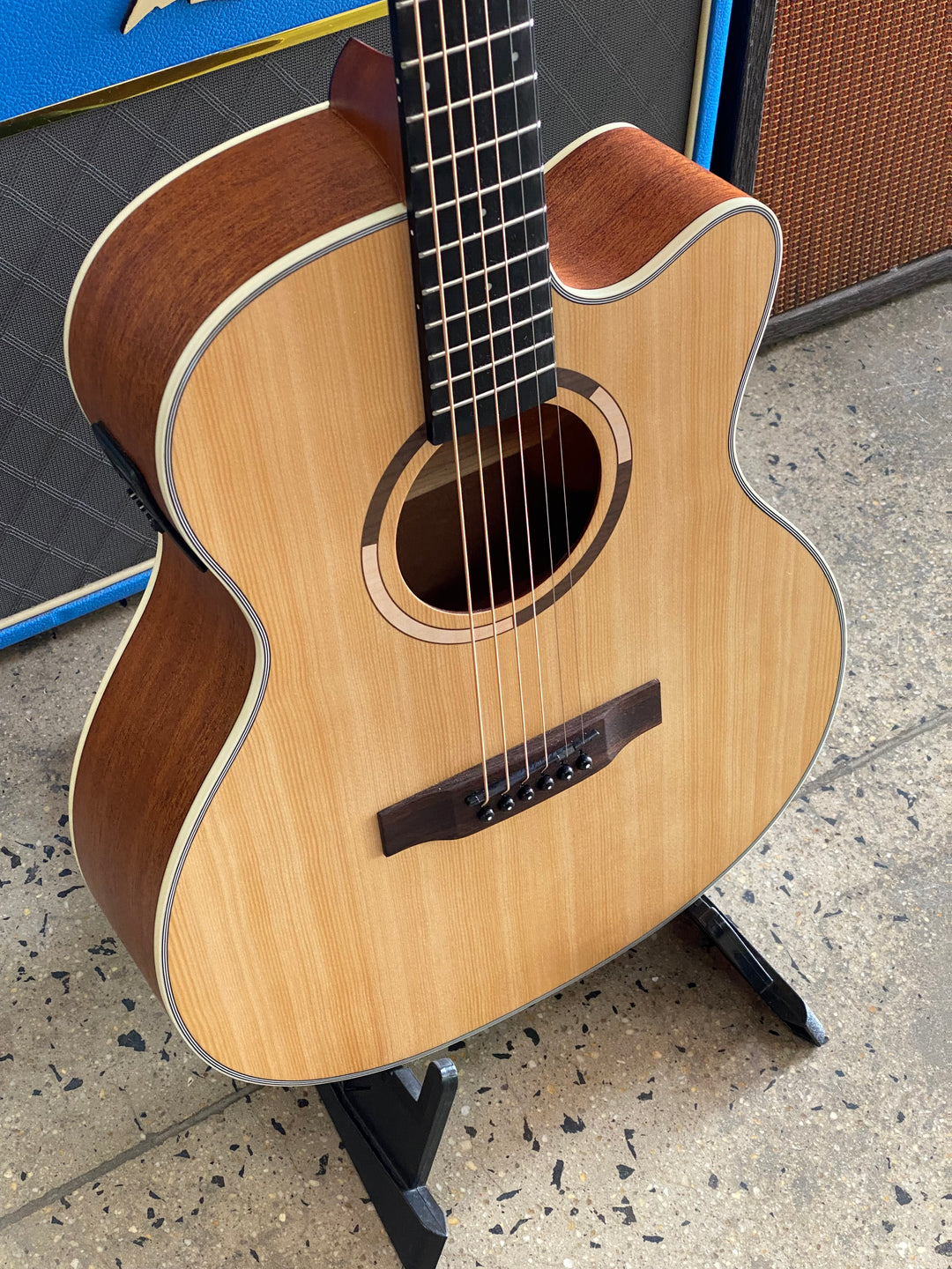 Tanglewood Strada Super Folk C/E Solid Spruce Top Acoustic