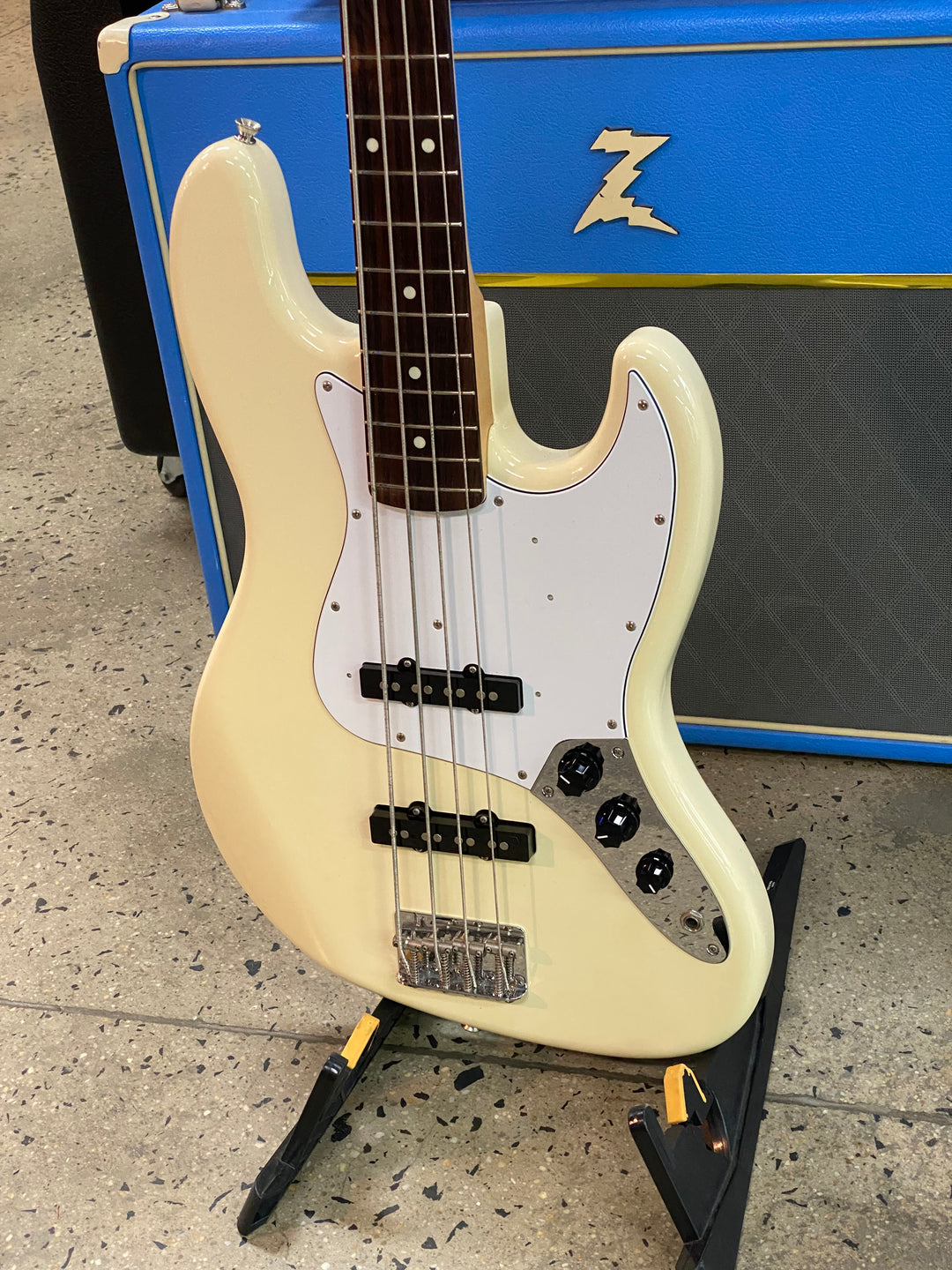 Fender 2012 MIJ Jazz Bass w/bag | White ***pre loved***