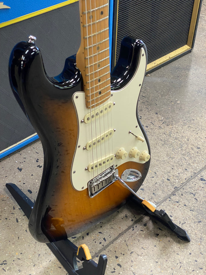 Fender 2001 American Standard Stratocaster Maple Neck 2TSB W/case **Pre Loved**