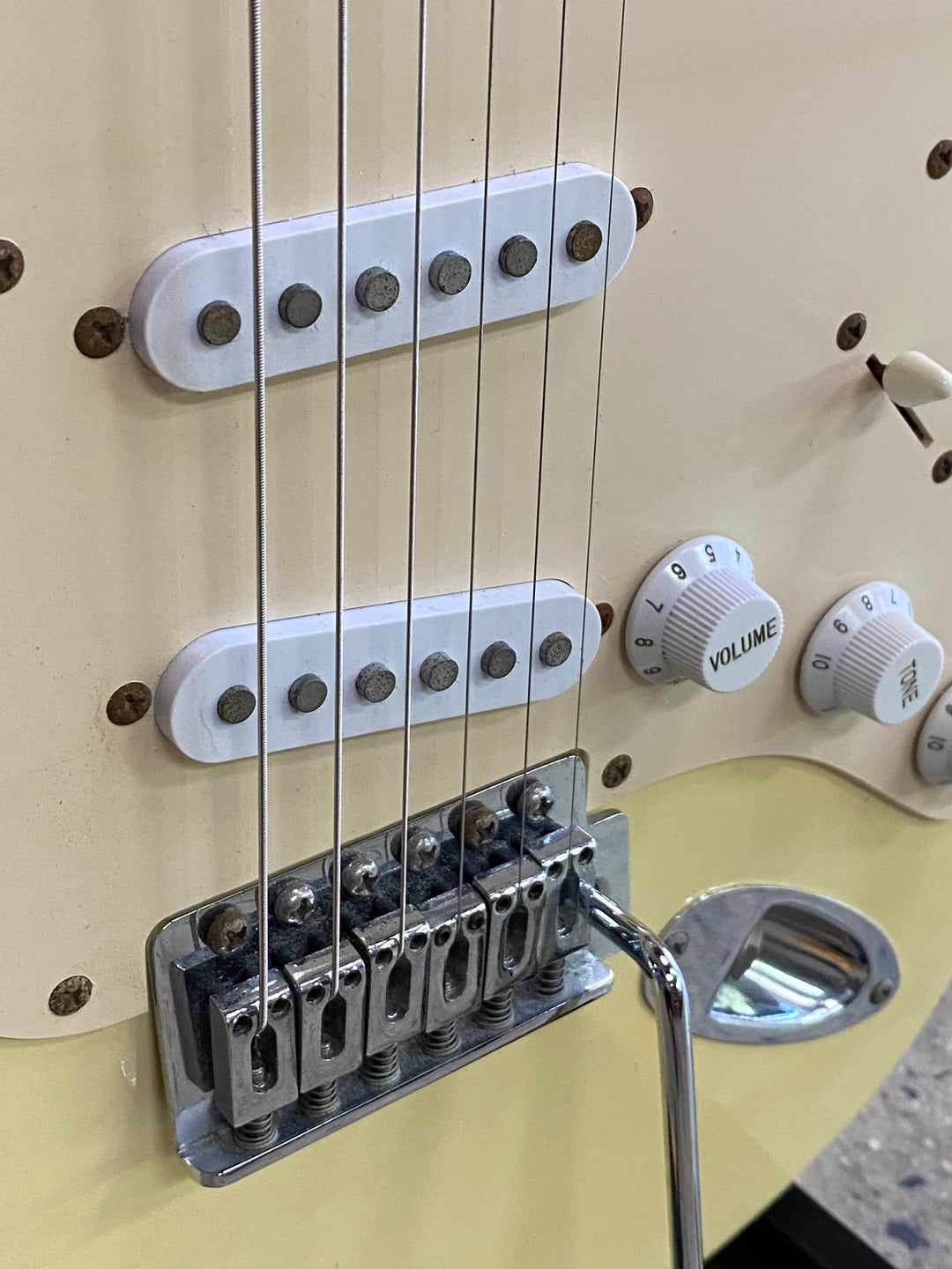 Fender Squier 2013 Bullet Stratocaster white ***Pre Loved***