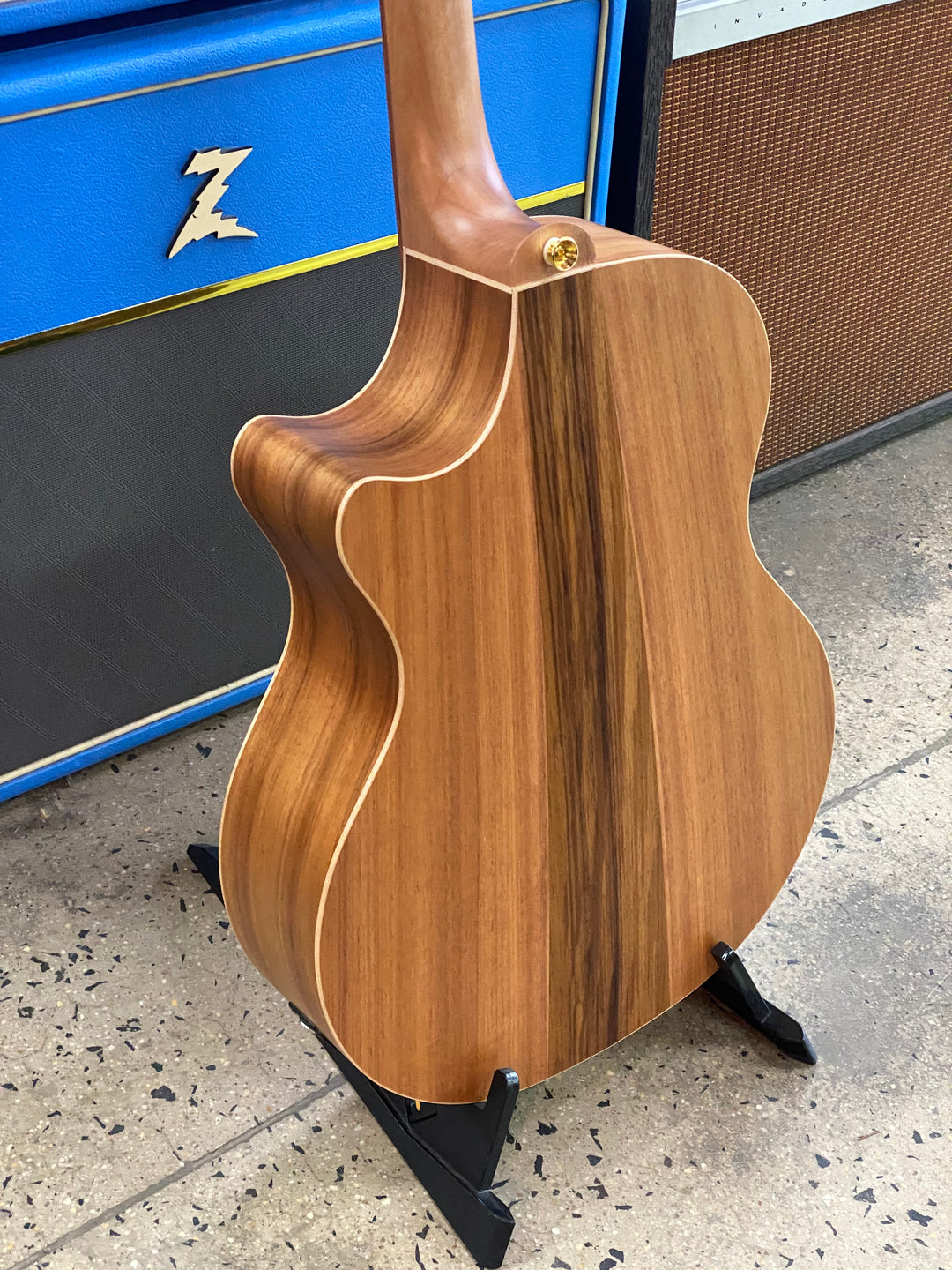 Cole Clark AN2EC Redwood top, Blackwood Back and Sides Acoustic Electric Guitar