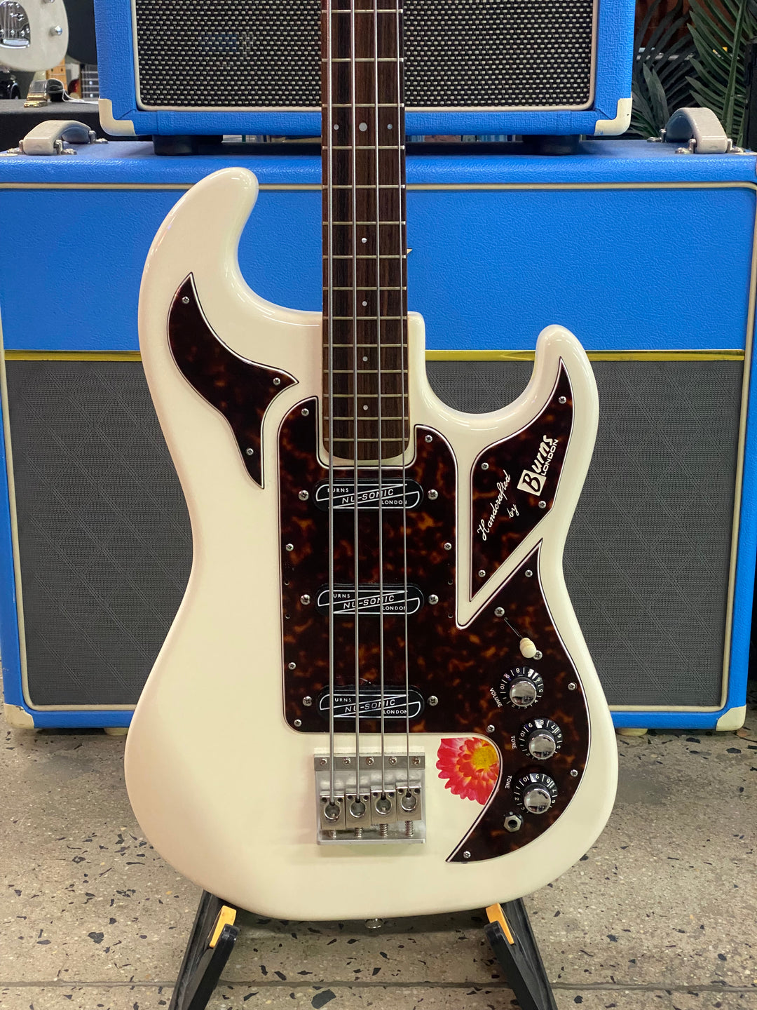 Burns London 2014 Shadows Bass Japan Exclusive Model w/bag | White ***pre loved***
