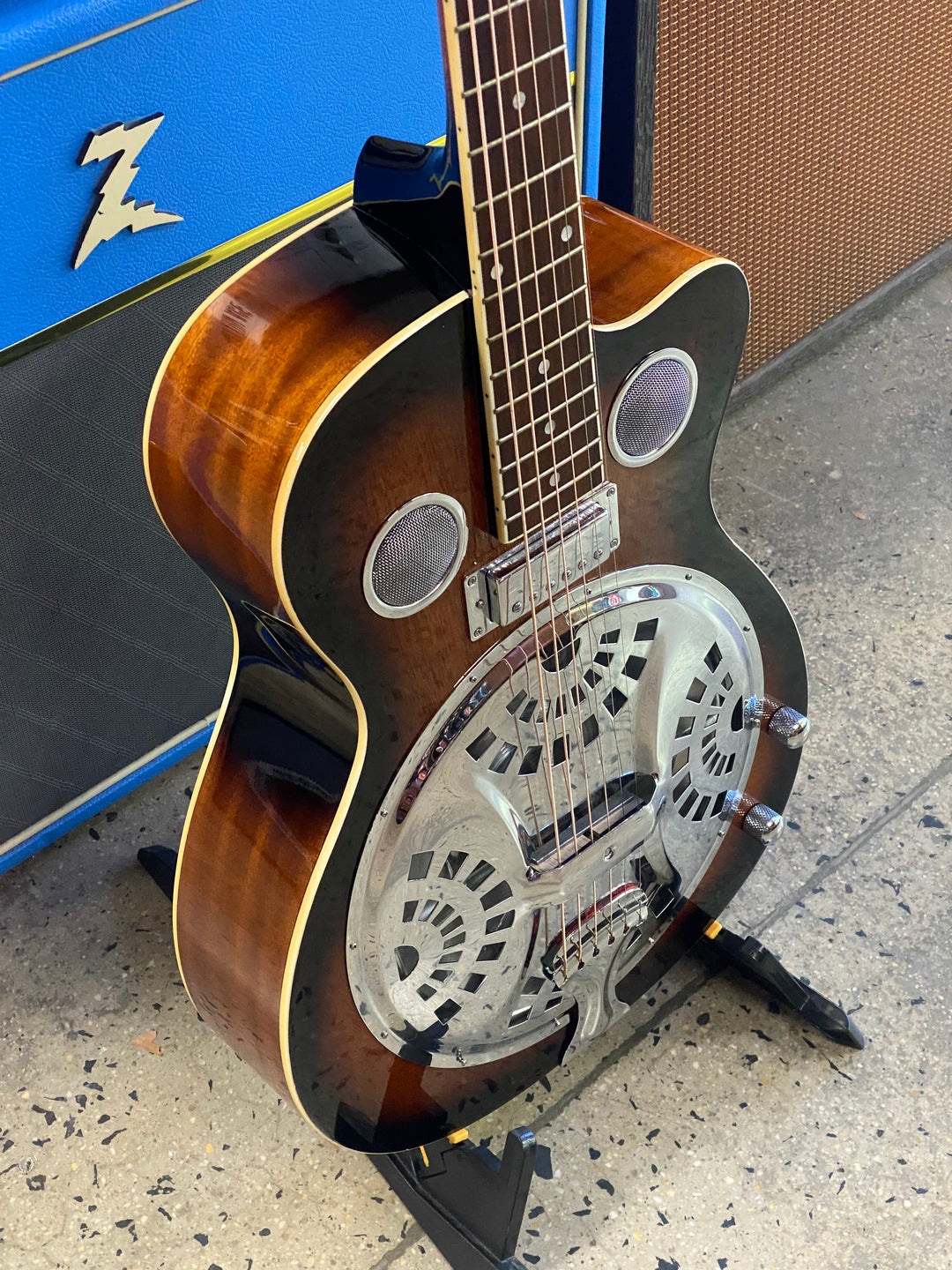 Bryden BRE2ETS Cutaway Electric Resonator Guitar Tobacco Sunburst W/case ***Pre Loved***